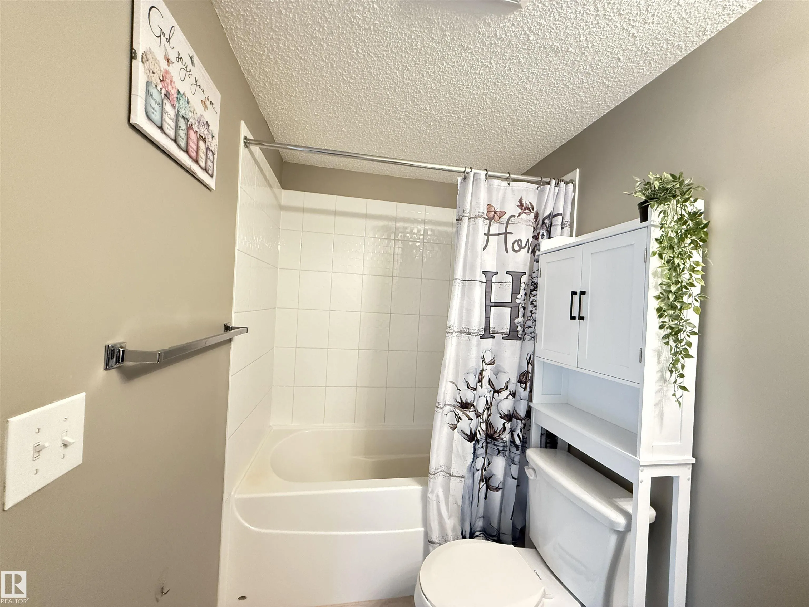 18122 77 St NW