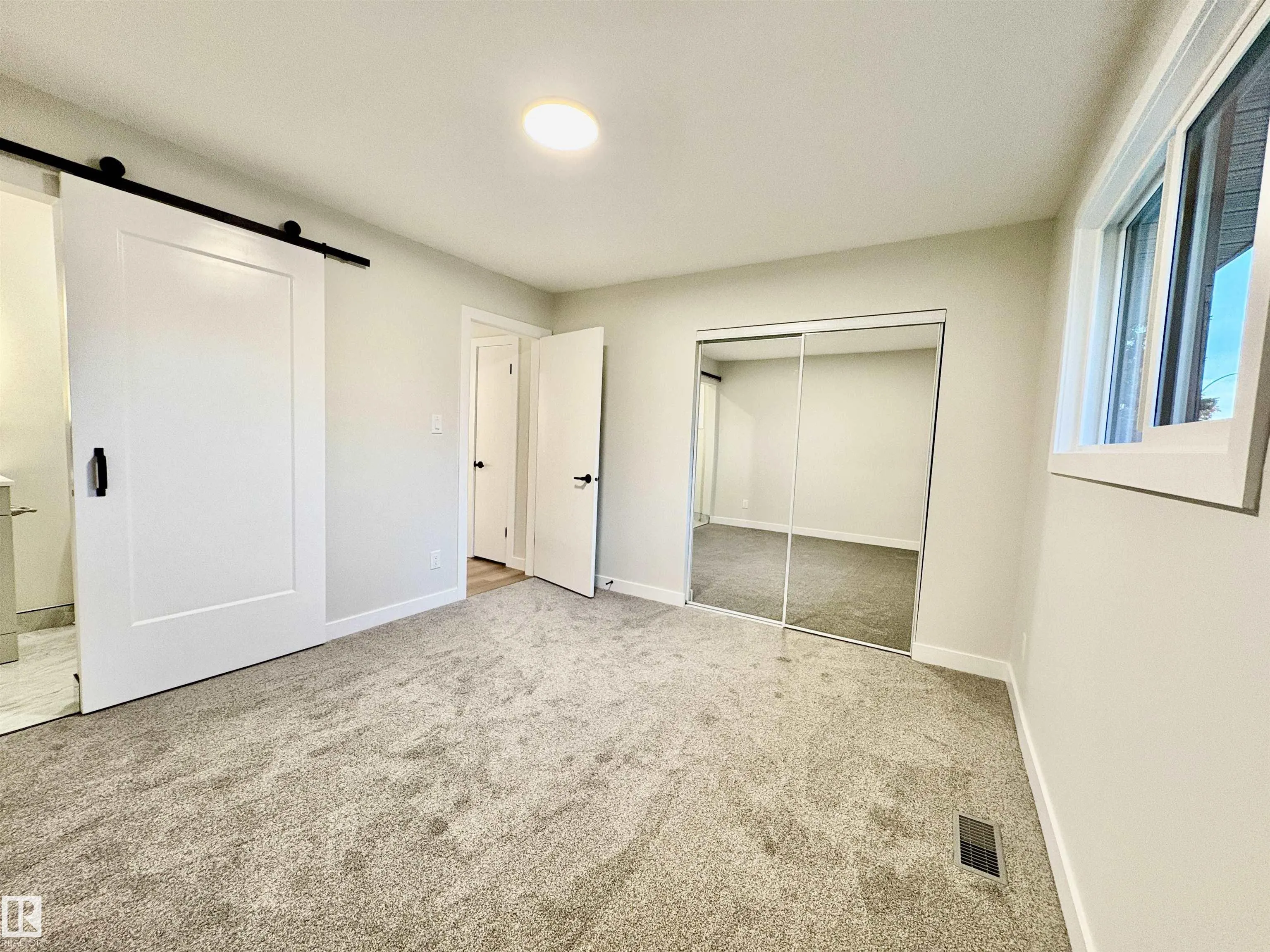 118 GEORGIAN Way