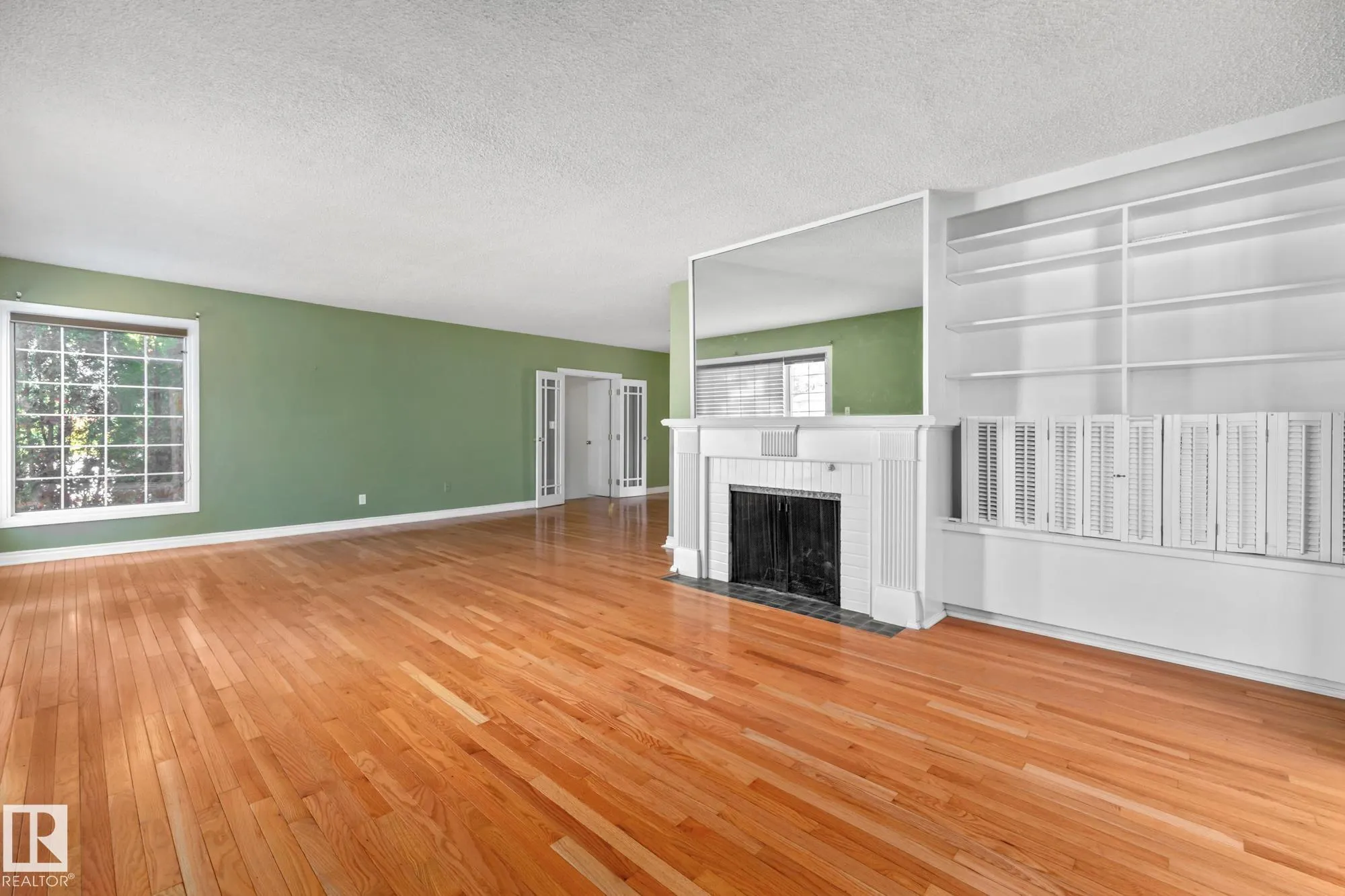 10405 GLENORA Crescent