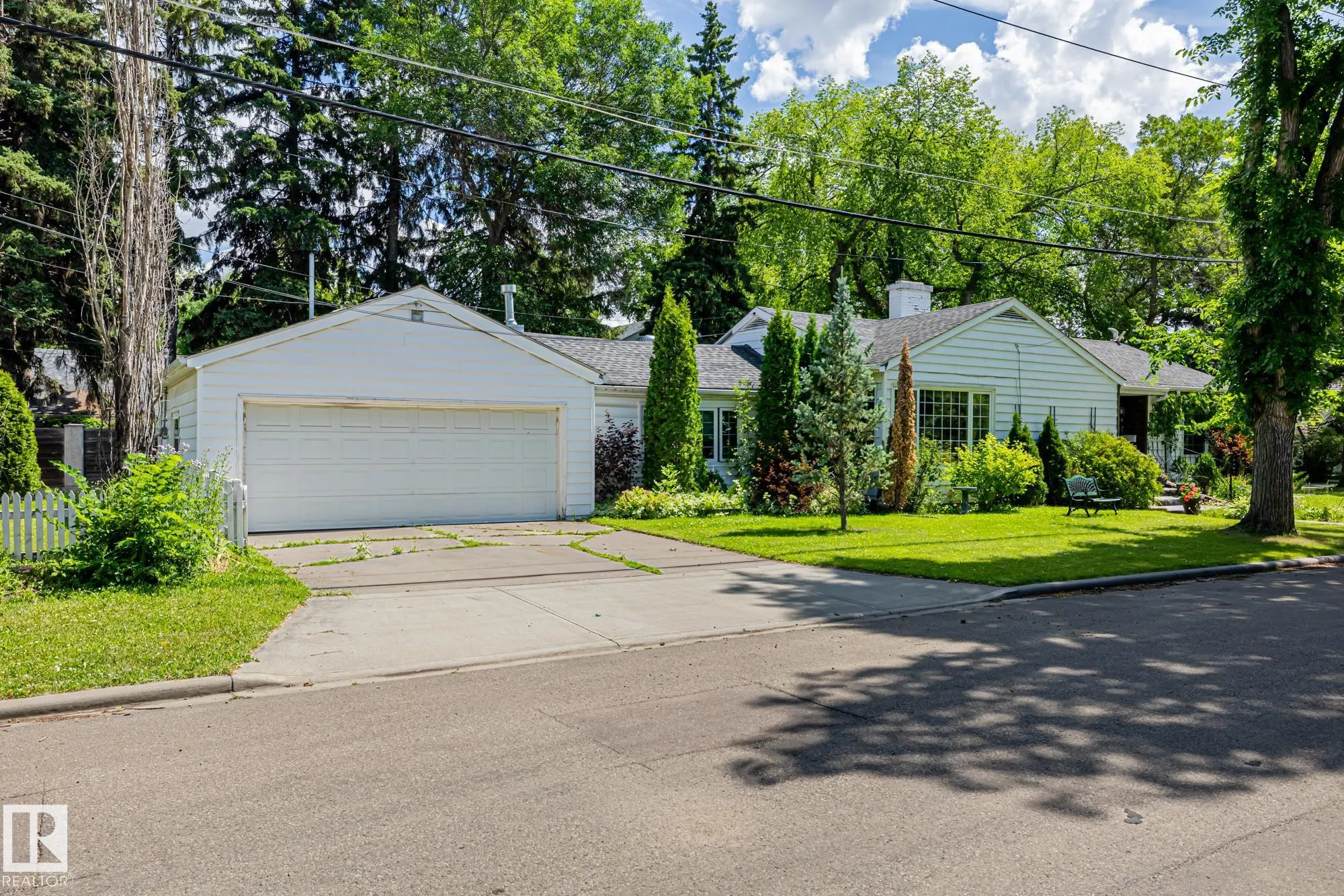 10405 GLENORA Crescent