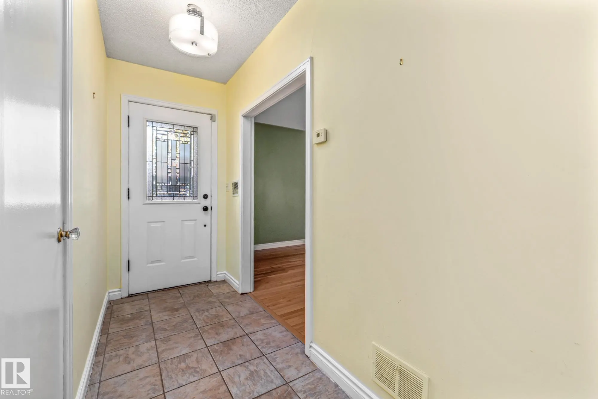 10405 GLENORA Crescent