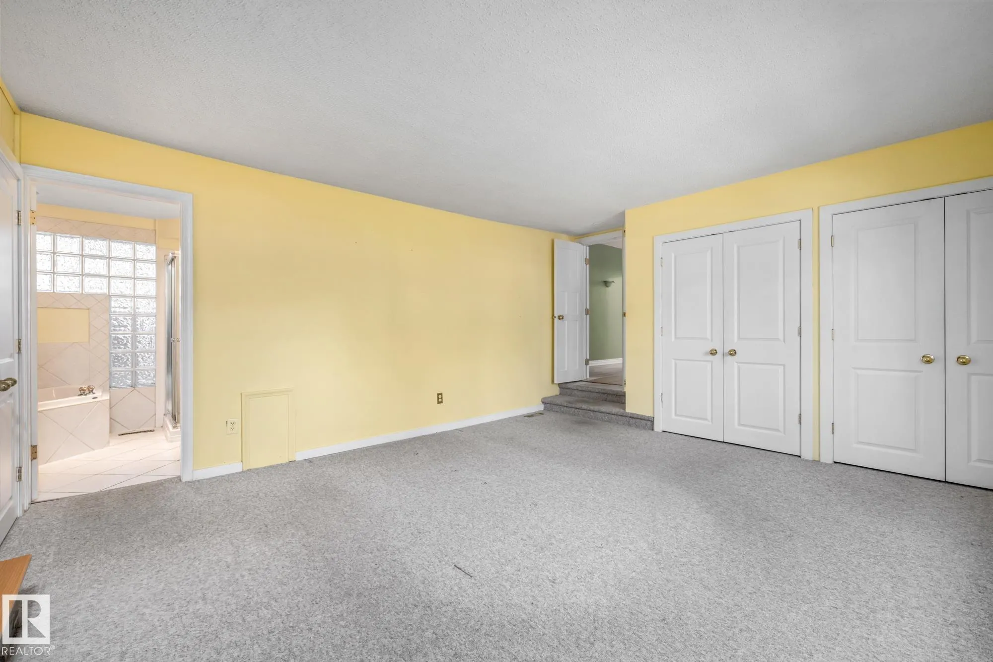10405 GLENORA Crescent