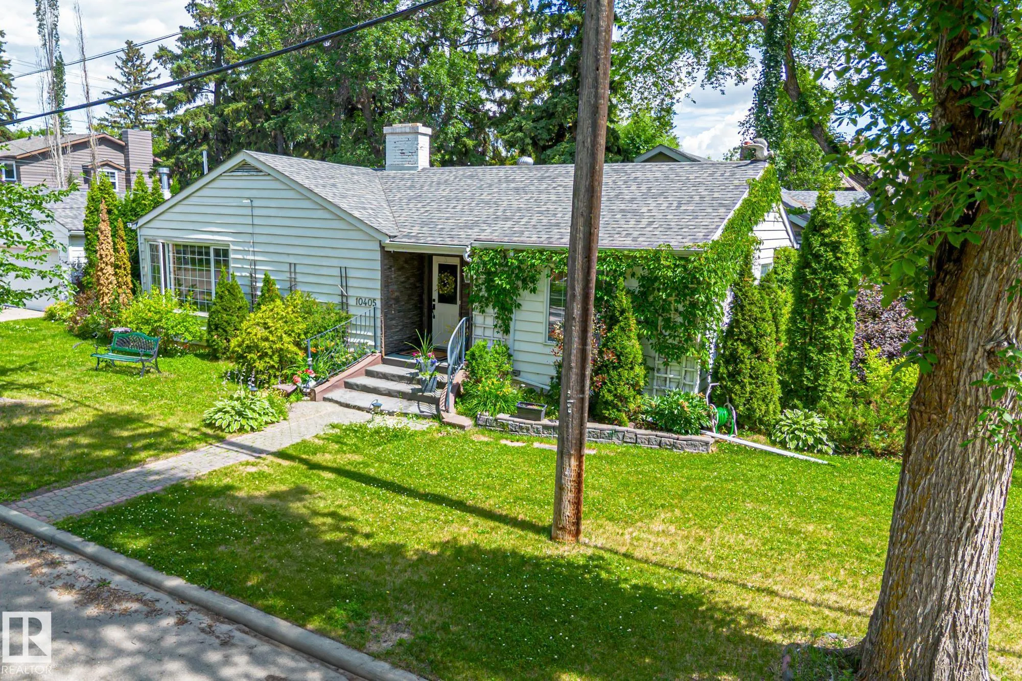 10405 GLENORA Crescent