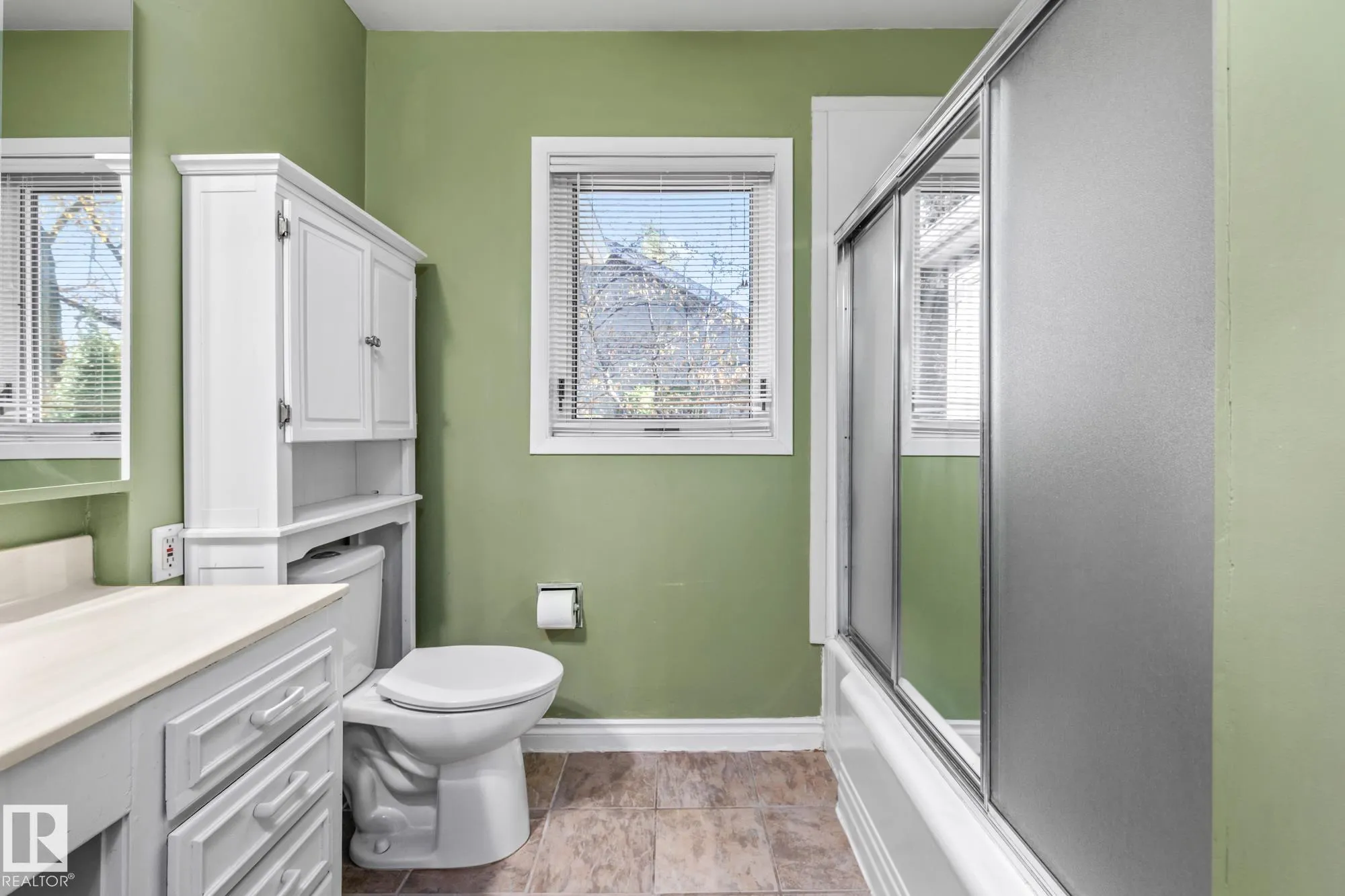 10405 GLENORA Crescent