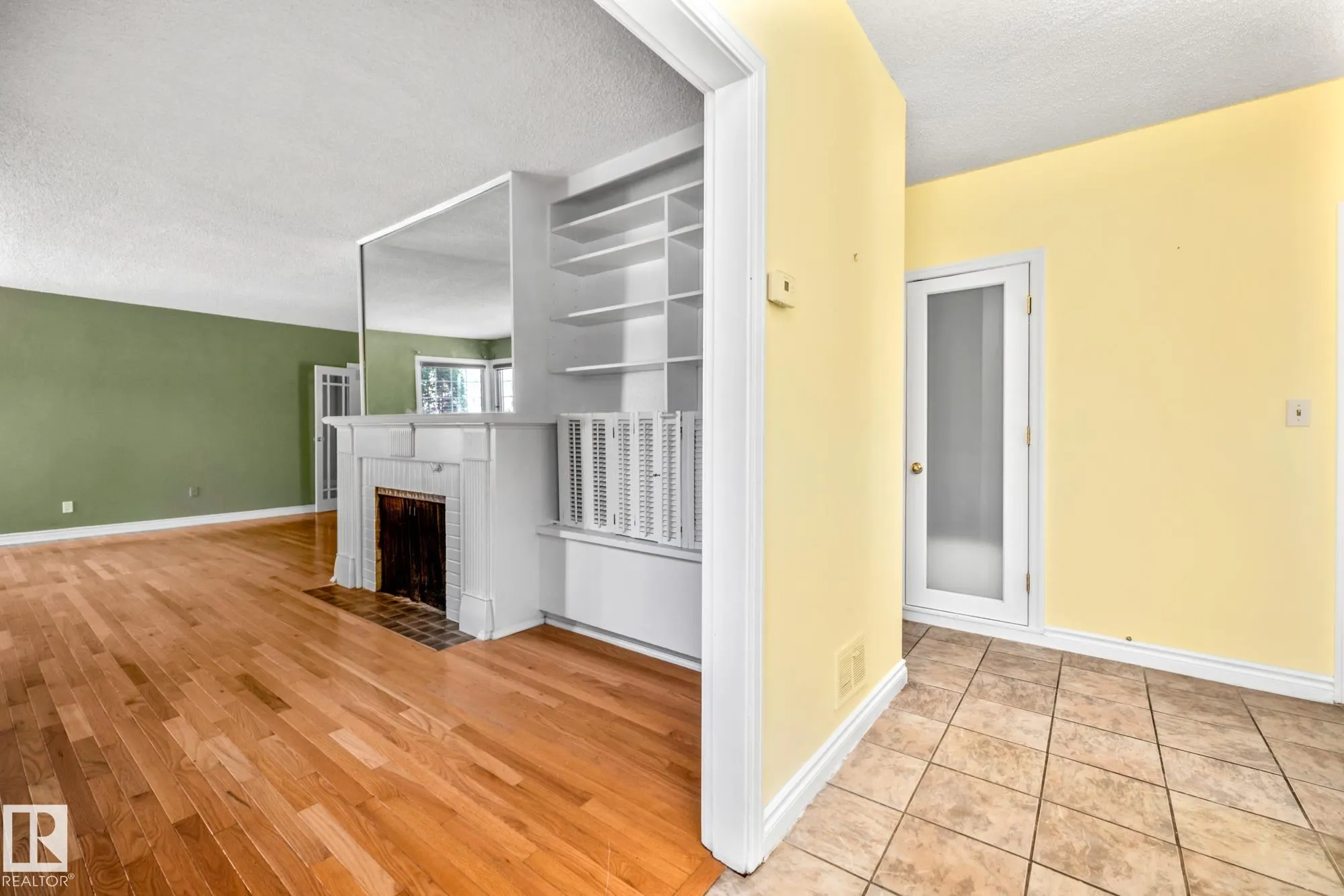 10405 GLENORA Crescent