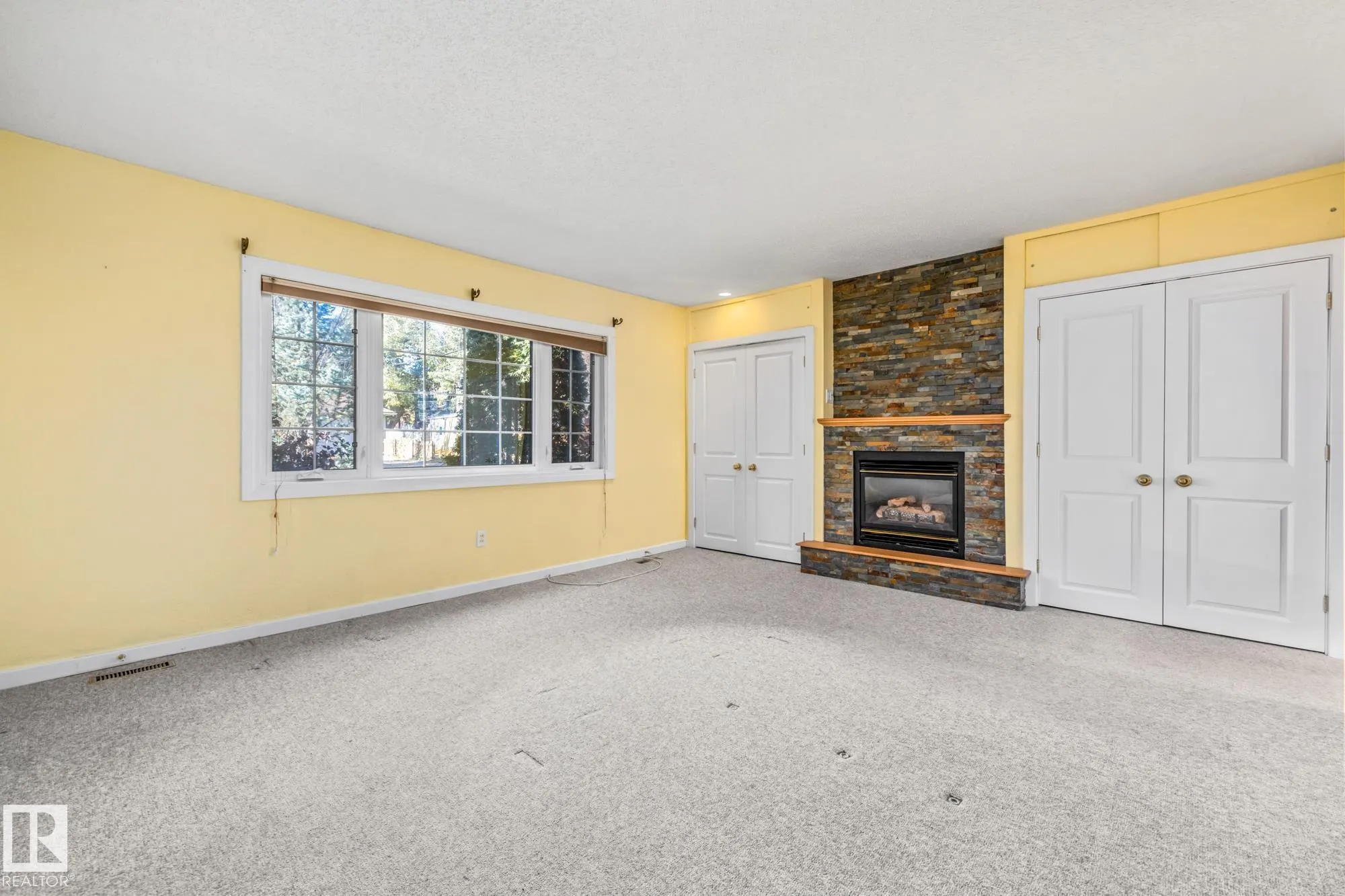 10405 GLENORA Crescent