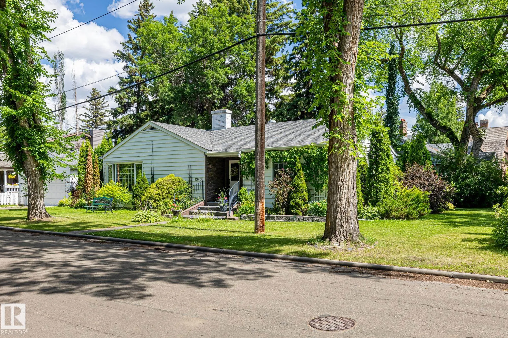10405 GLENORA Crescent
