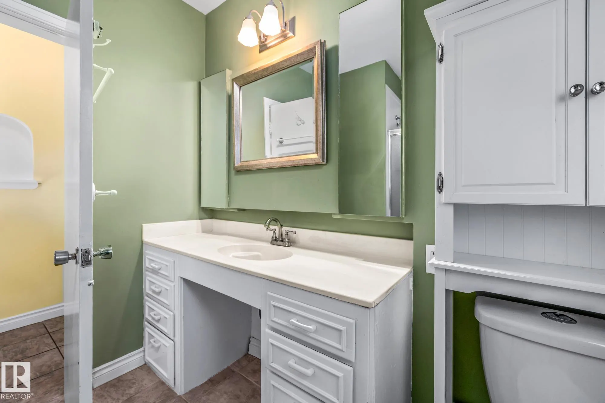 10405 GLENORA Crescent