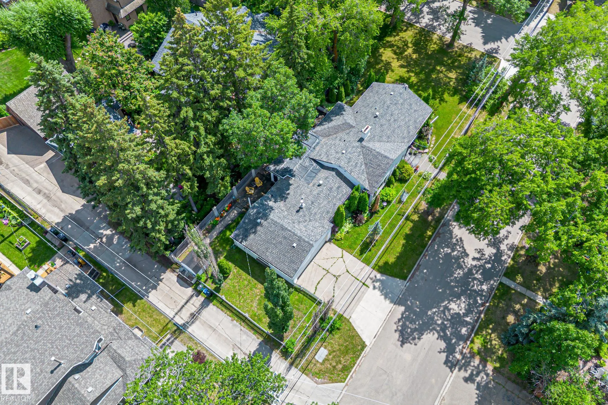 10405 GLENORA Crescent