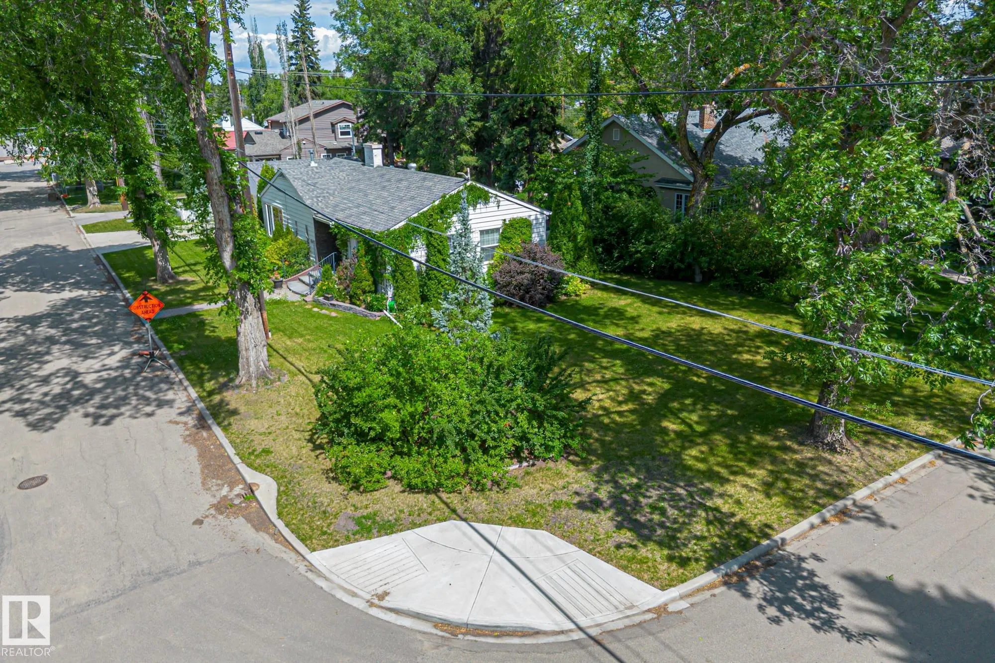 10405 GLENORA Crescent