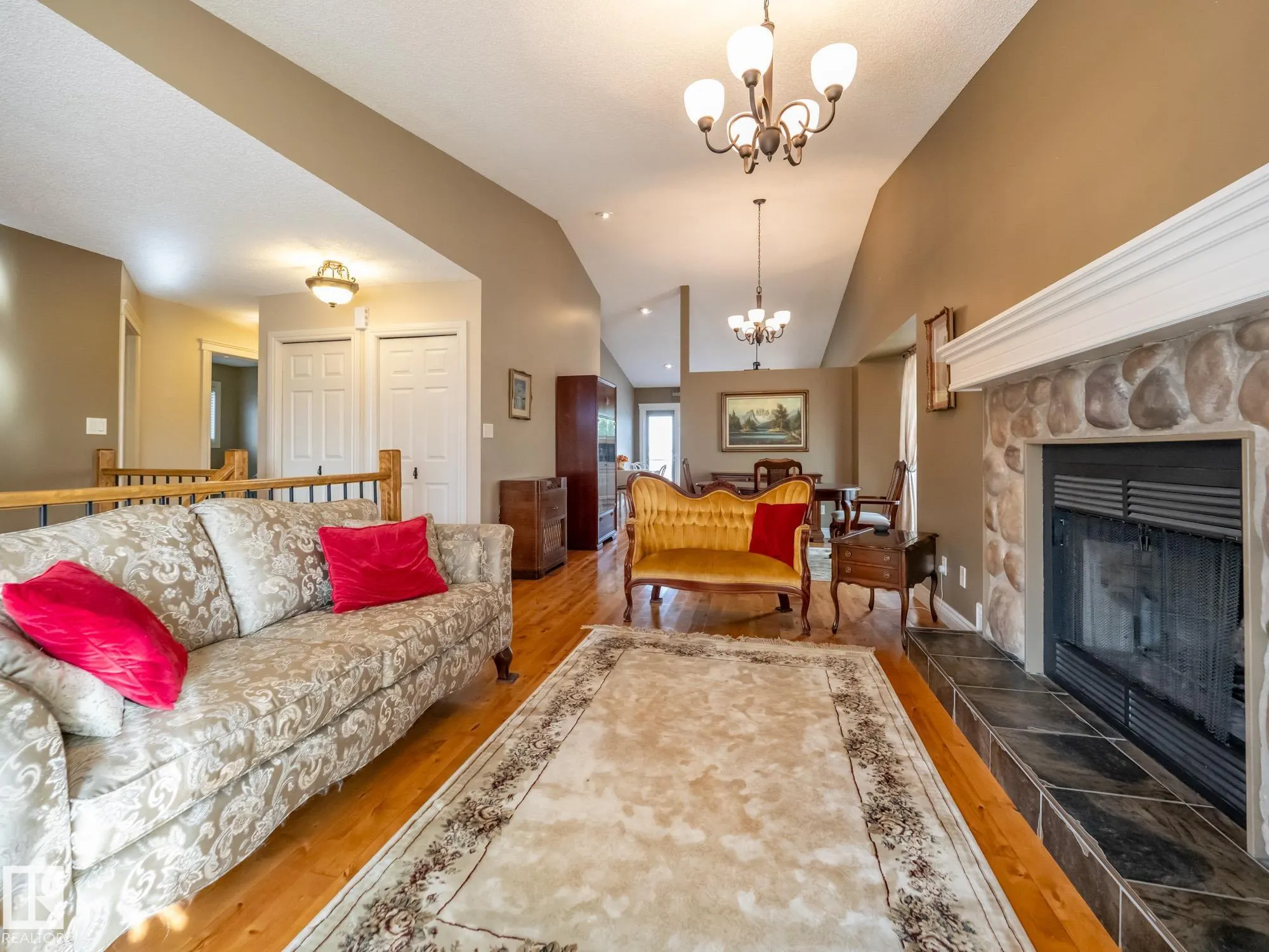 509 RAINBOW Crescent