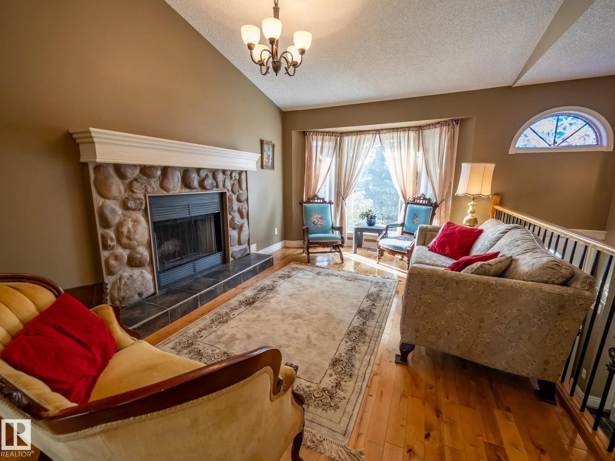 509 RAINBOW Crescent