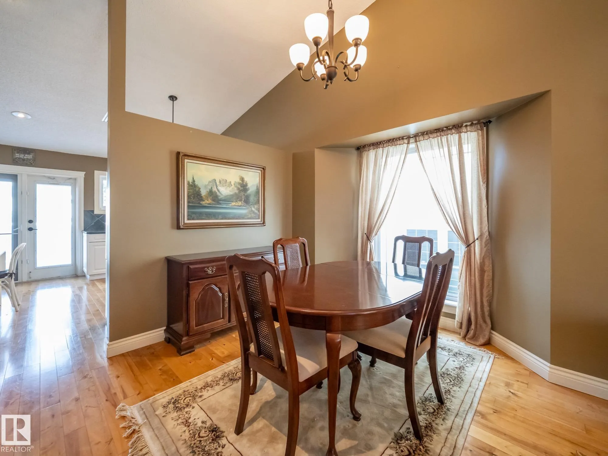 509 RAINBOW Crescent