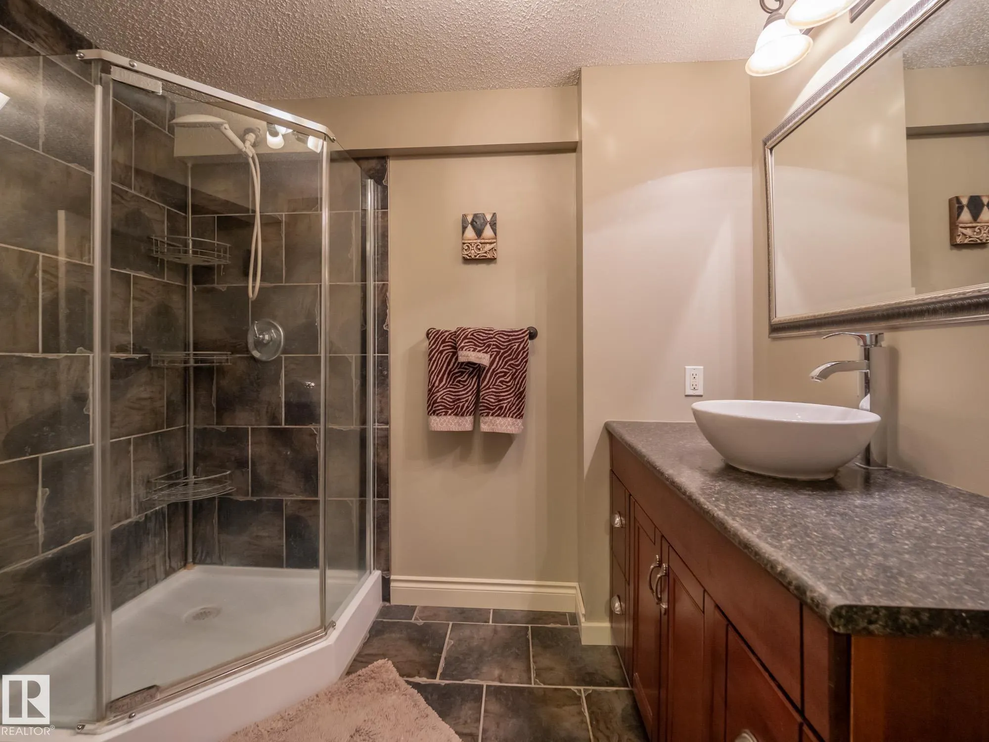 509 RAINBOW Crescent