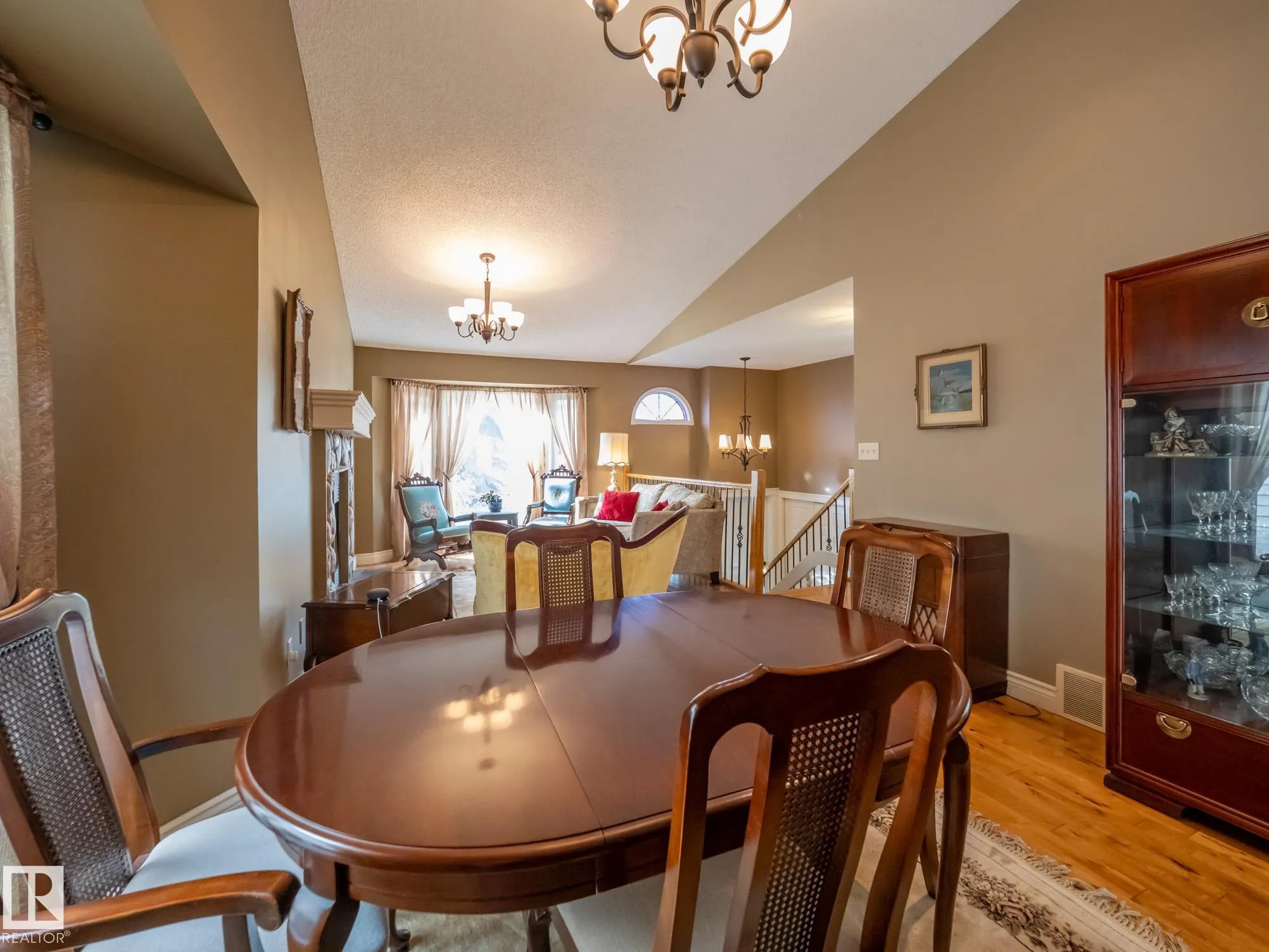 509 RAINBOW Crescent