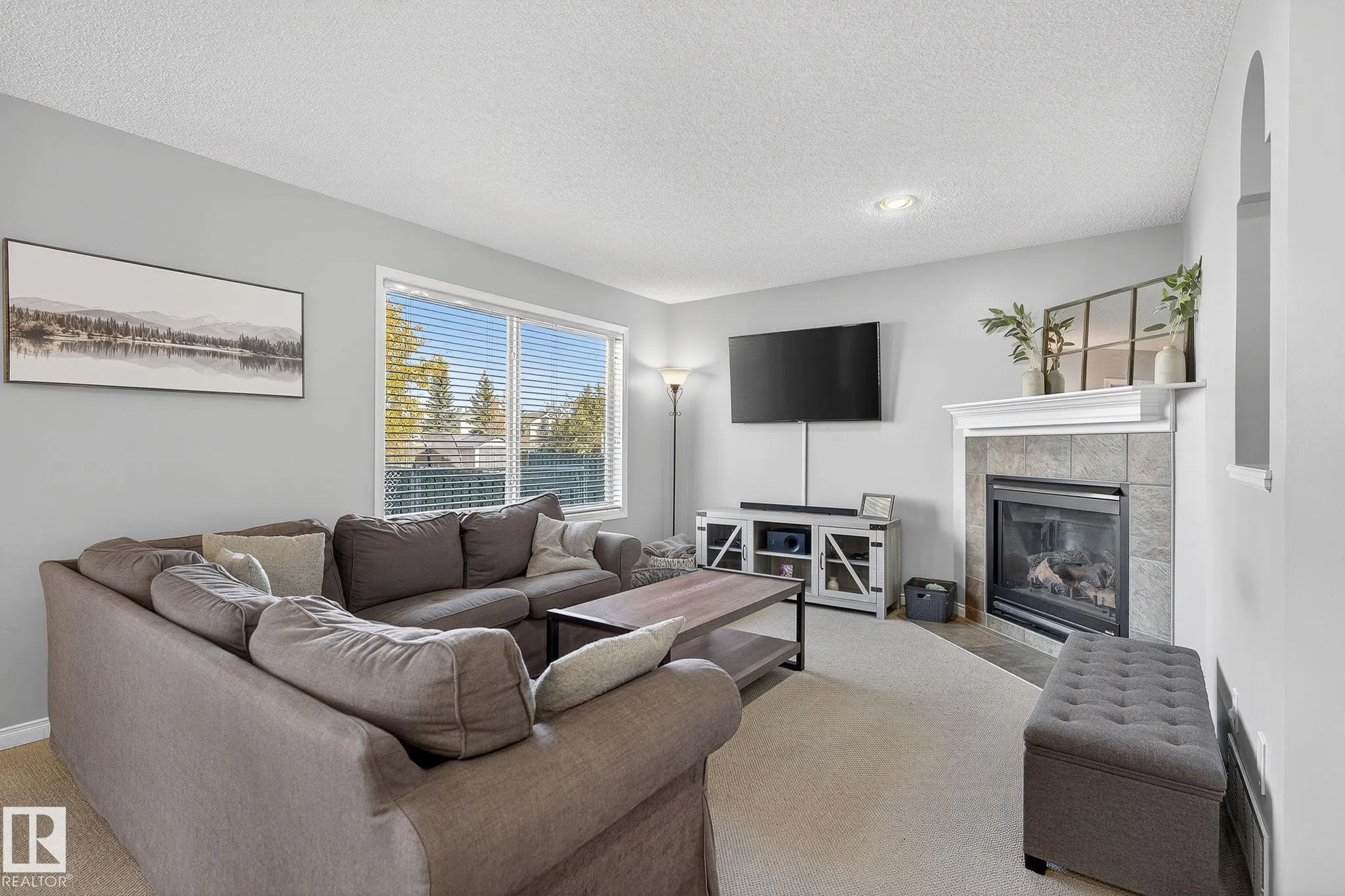 1147 RUTHERFORD Close