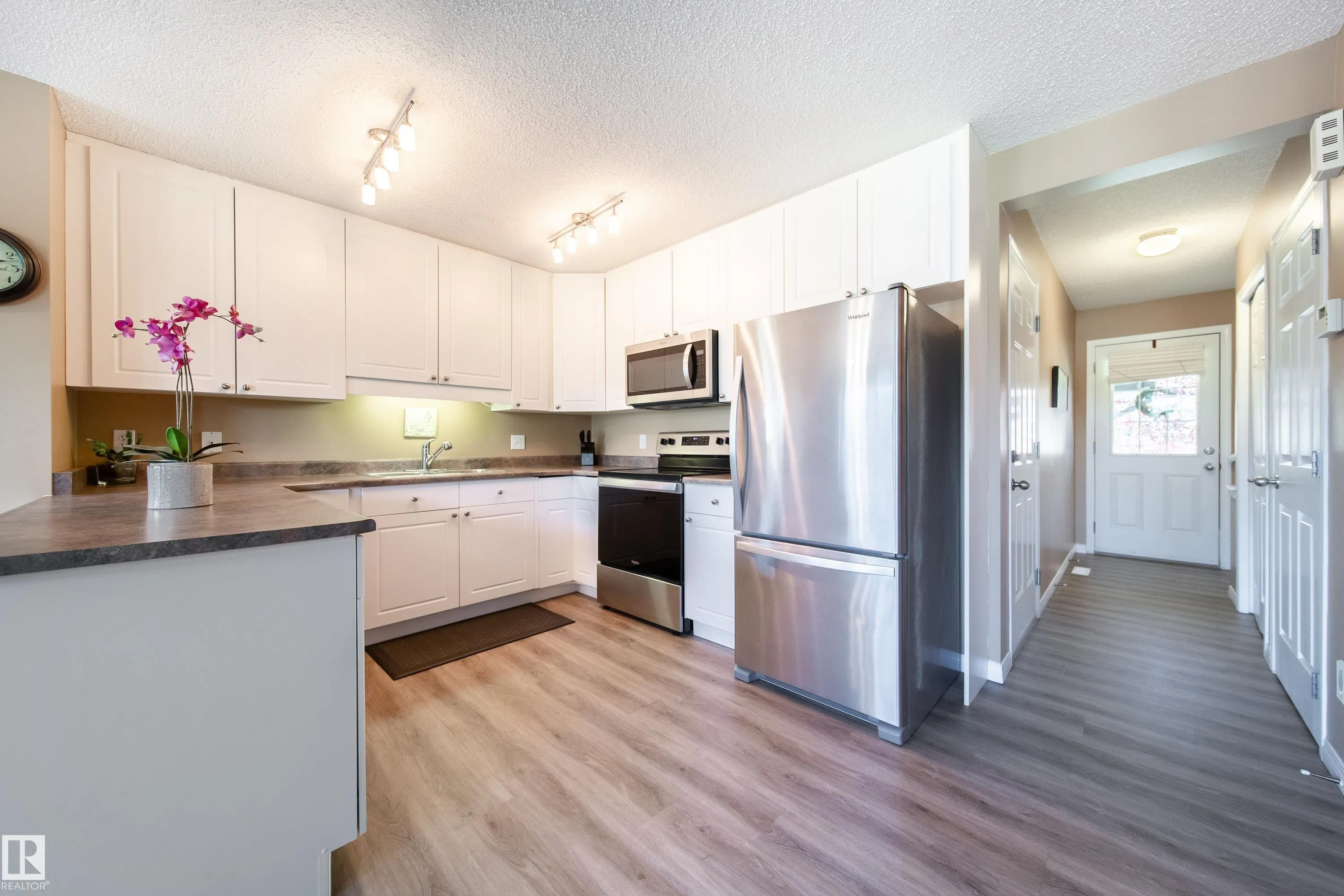 12208 16 Avenue