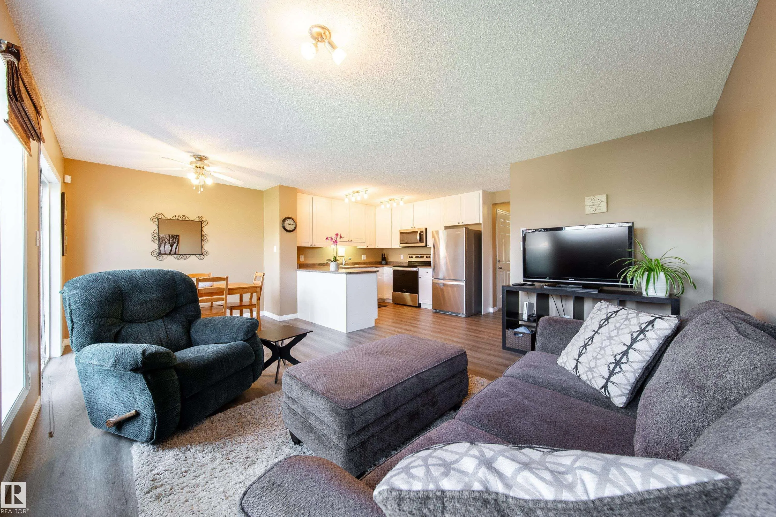12208 16 Avenue