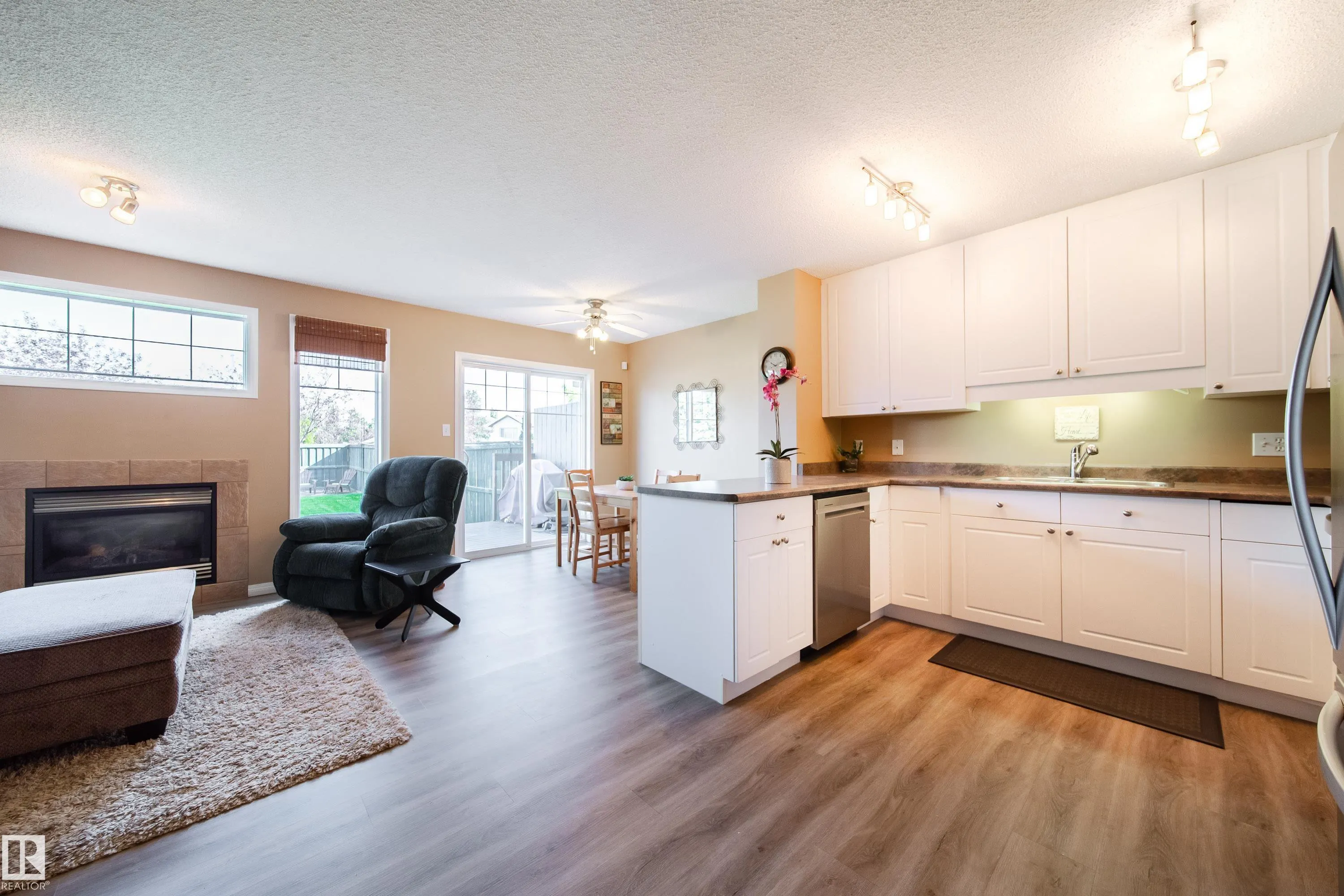 12208 16 Avenue