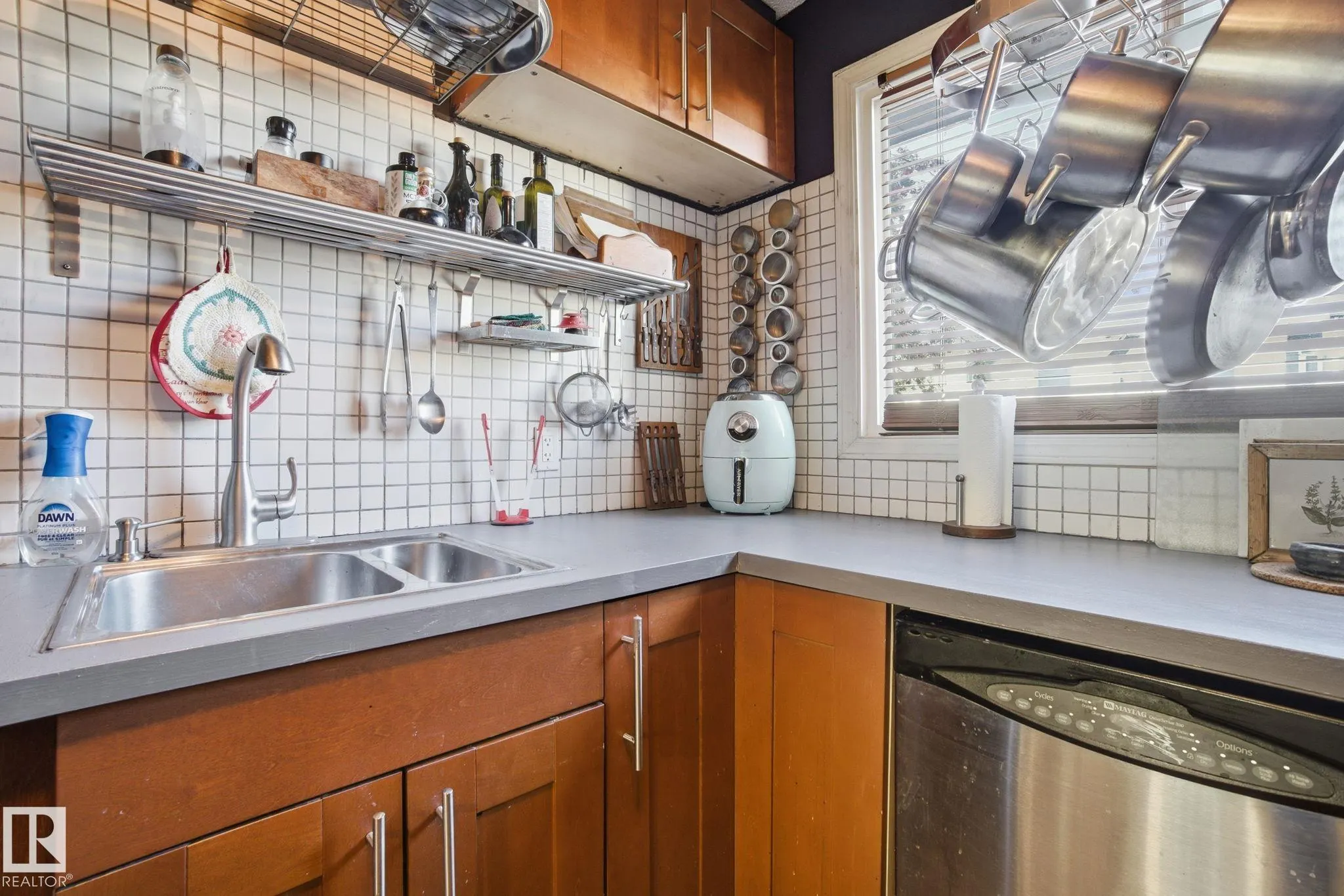 223 DICKINSFIELD Court