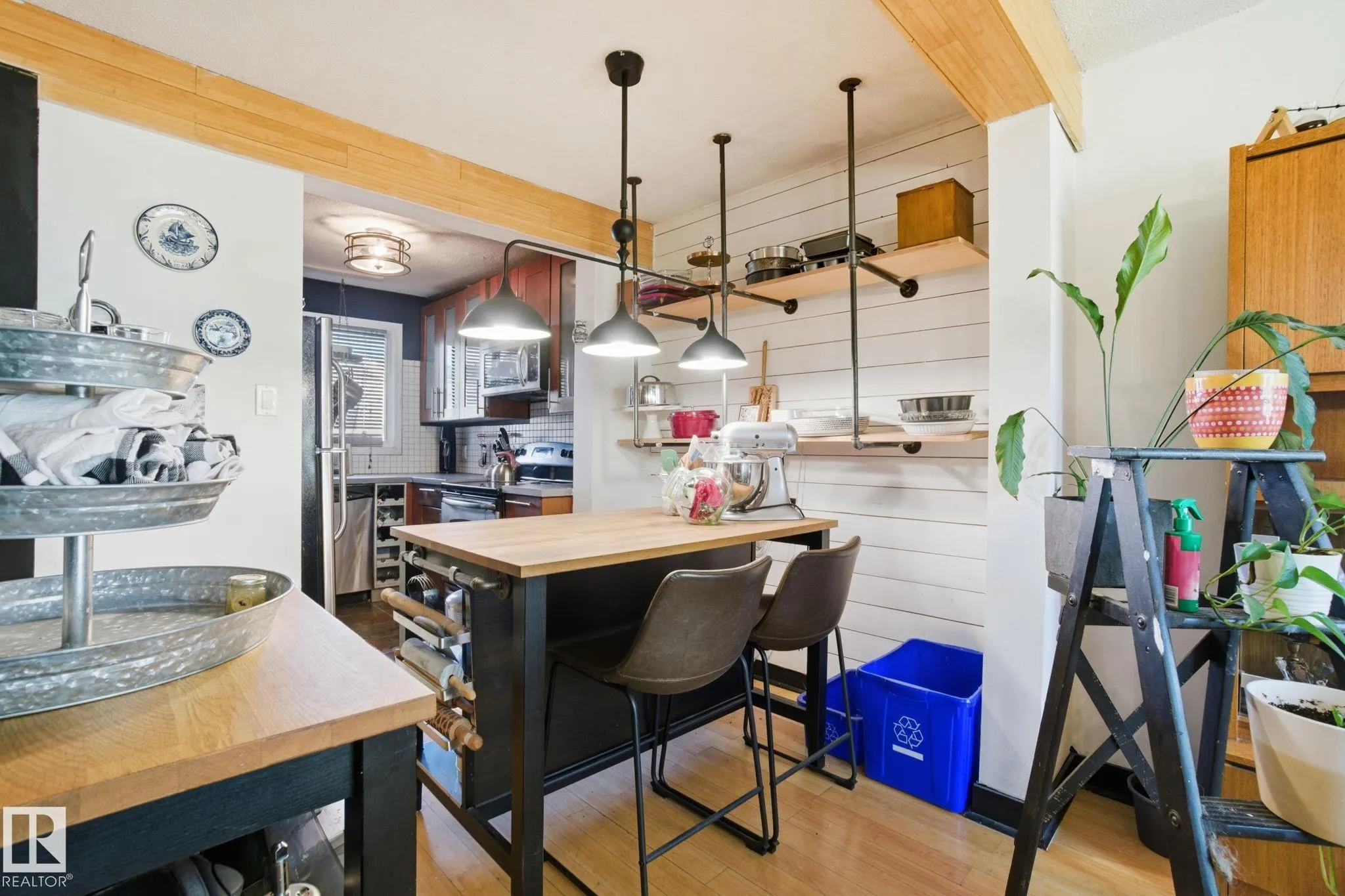 223 DICKINSFIELD Court