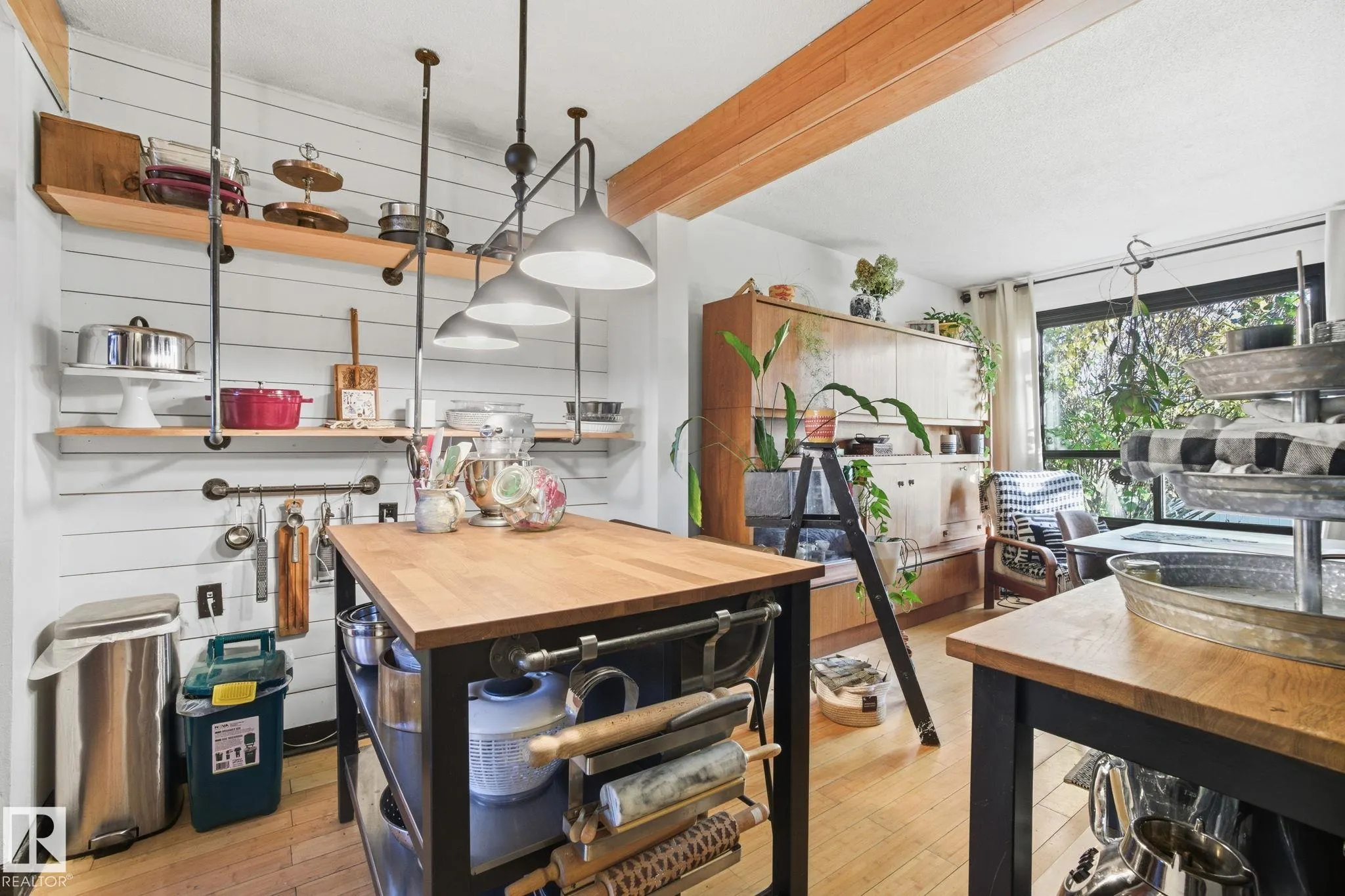 223 DICKINSFIELD Court