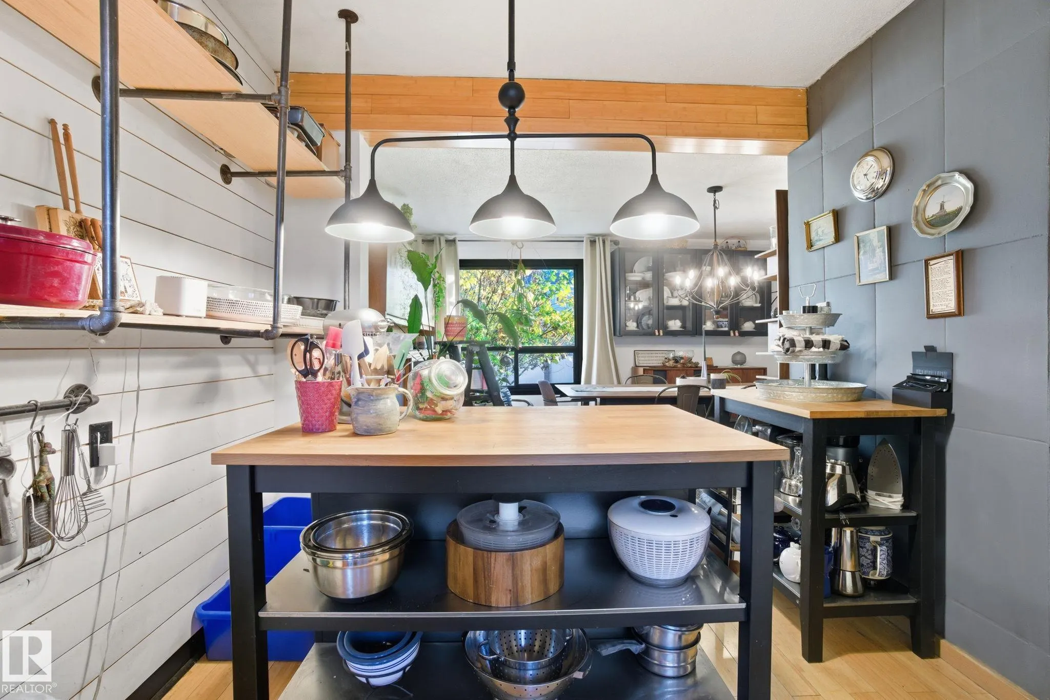 223 DICKINSFIELD Court