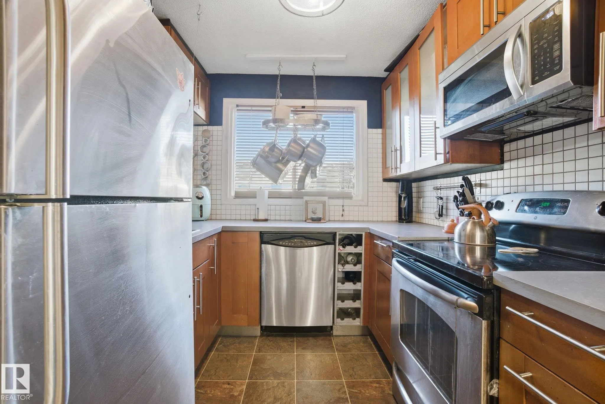 223 DICKINSFIELD Court