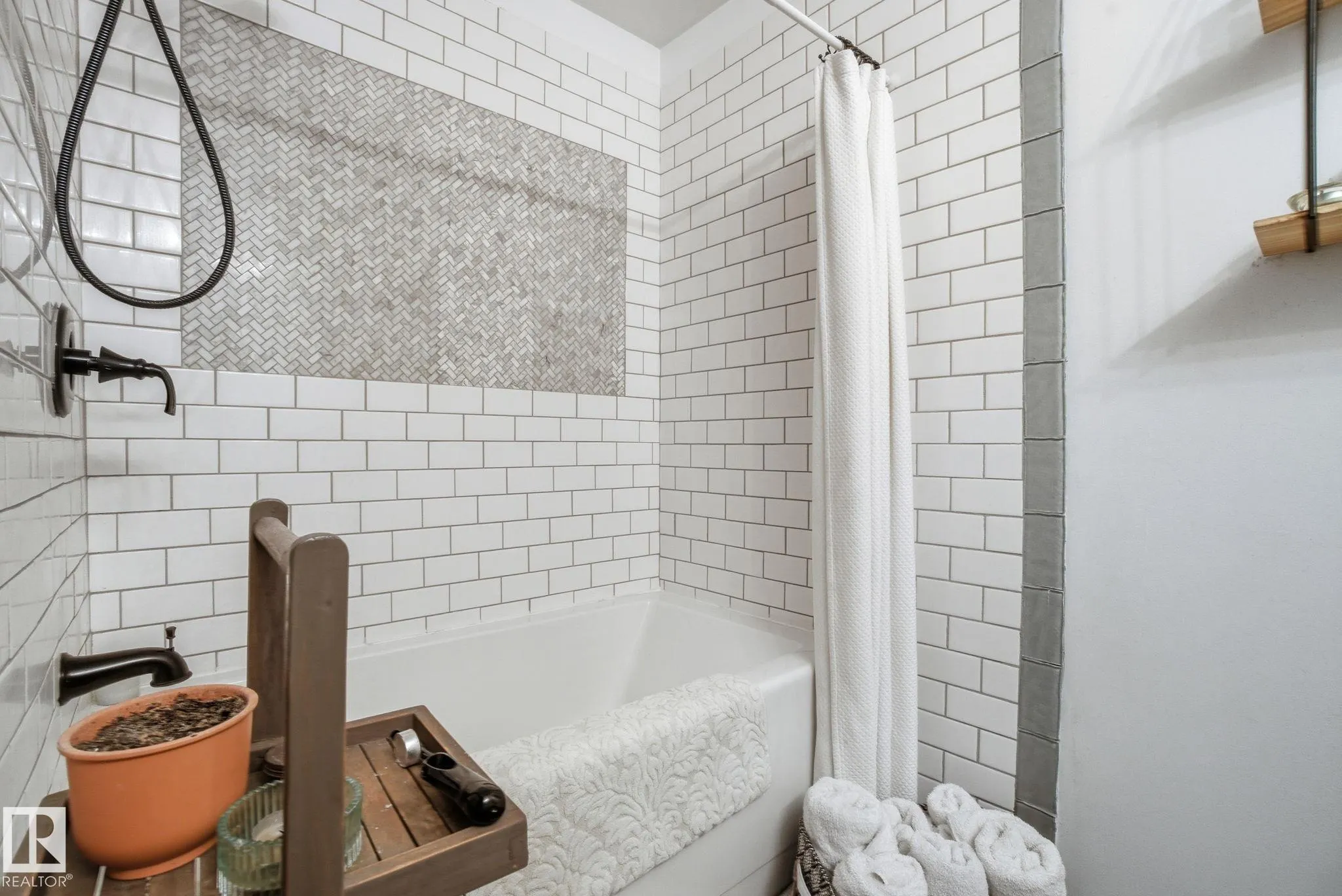 223 DICKINSFIELD Court