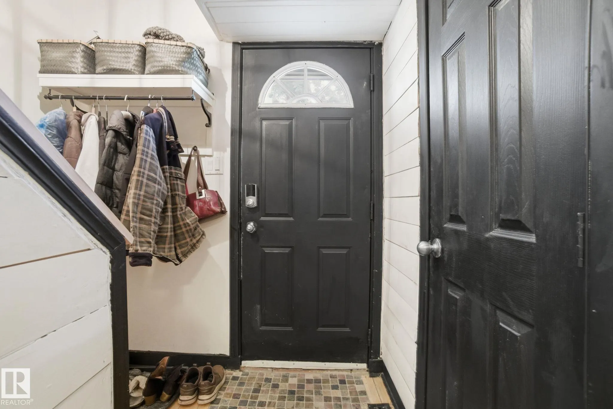 223 DICKINSFIELD Court