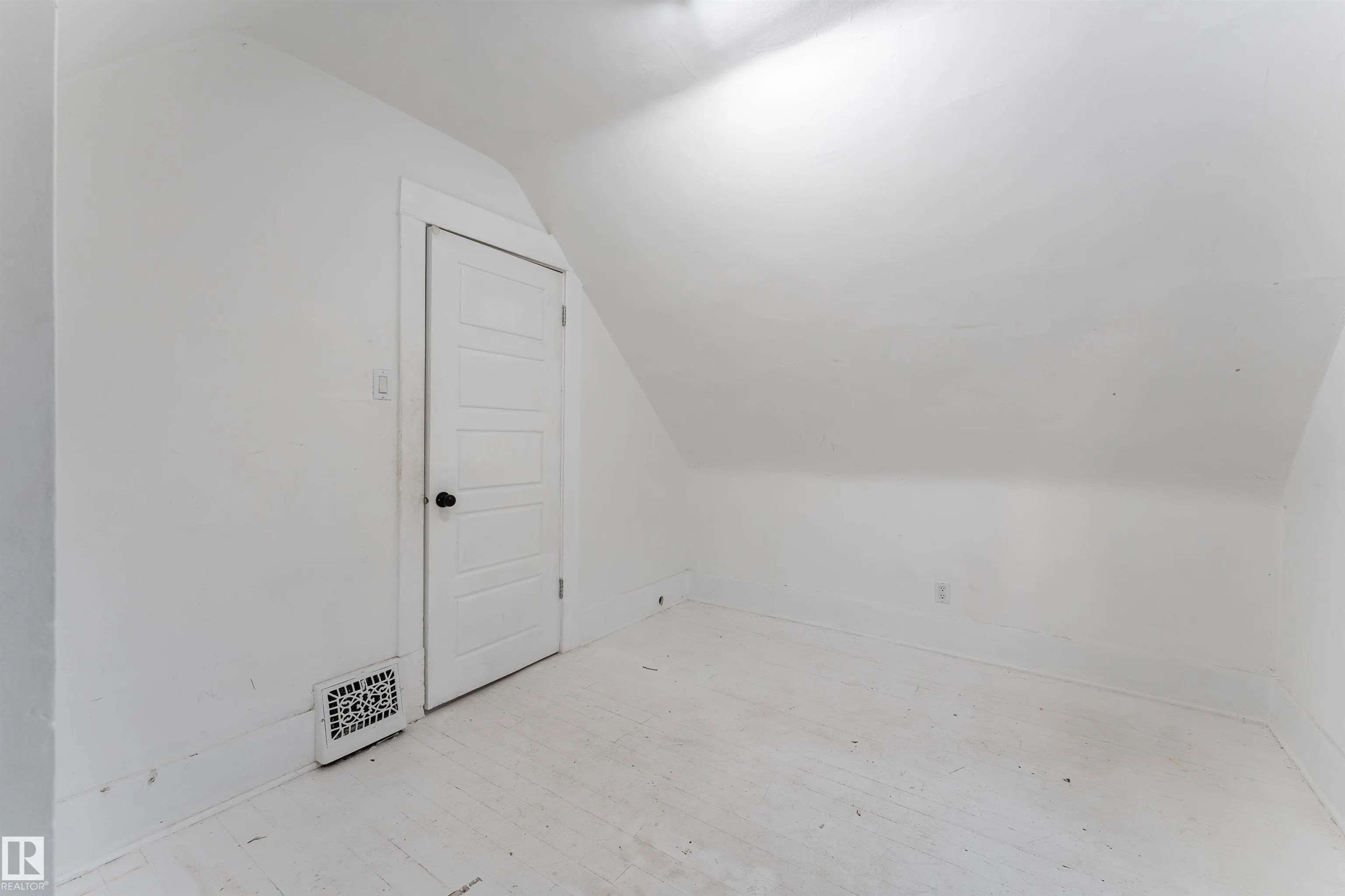 12018 95 Street