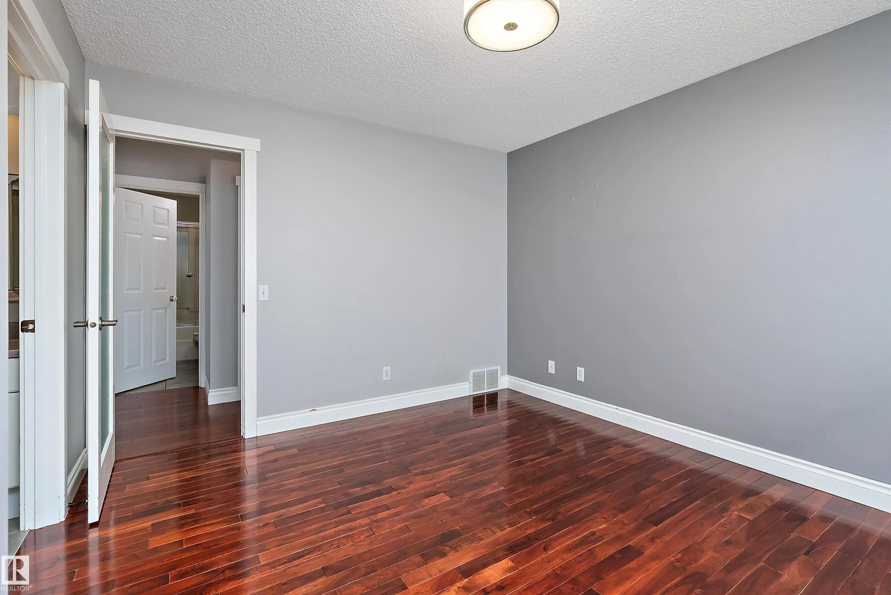 13 NEWMARKET Way