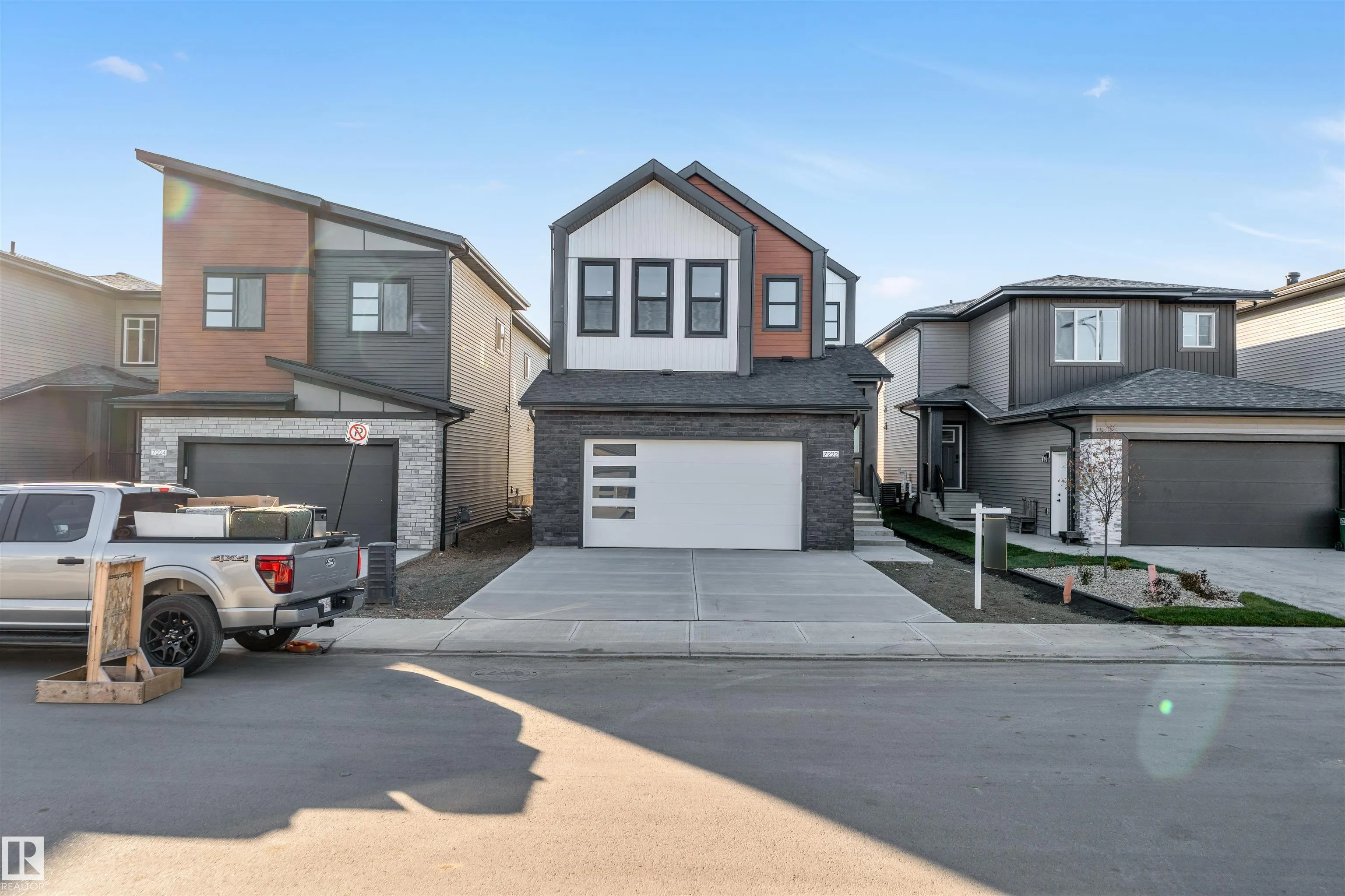 7663 KIMIWAN Crescent