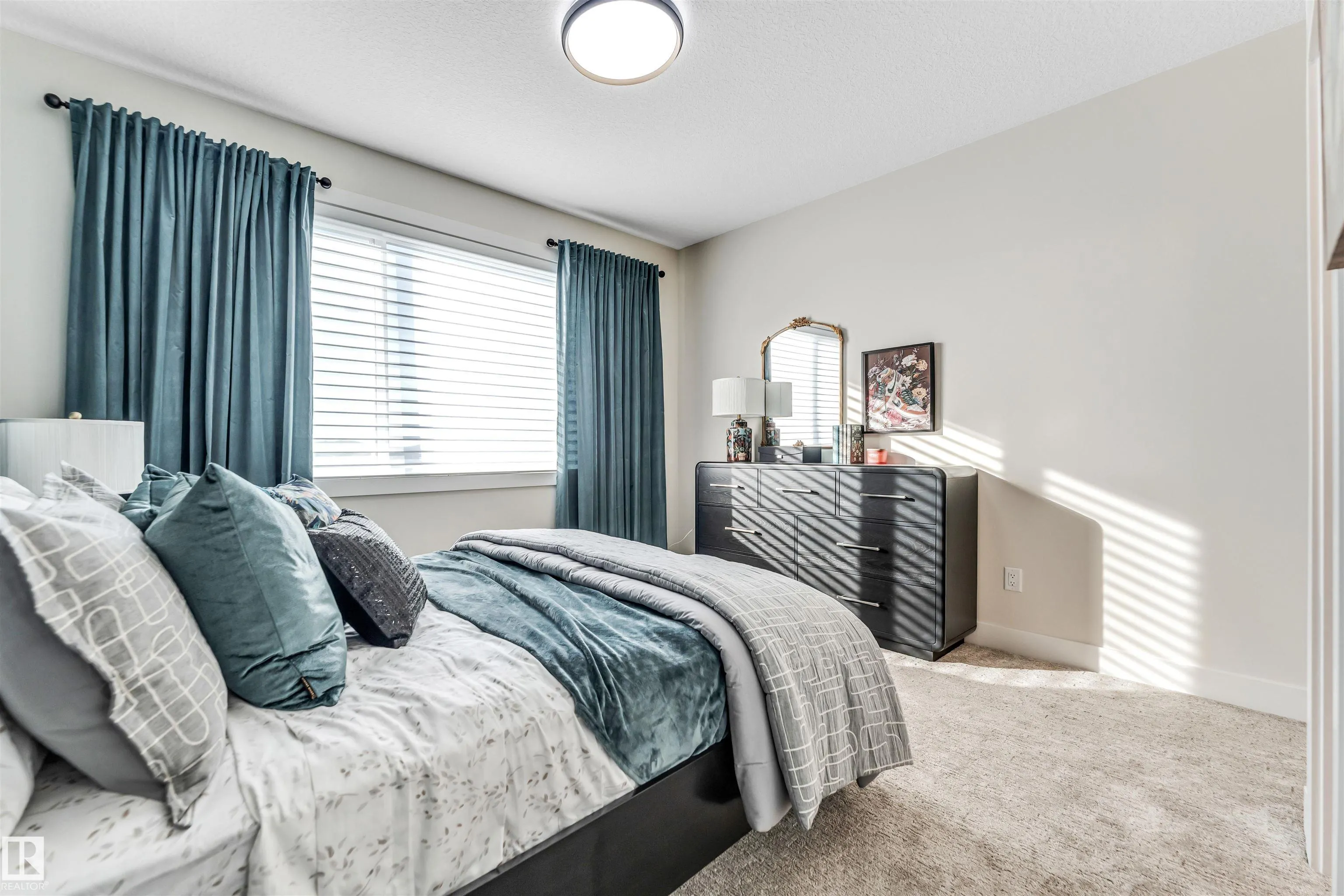 7663 KIMIWAN Crescent