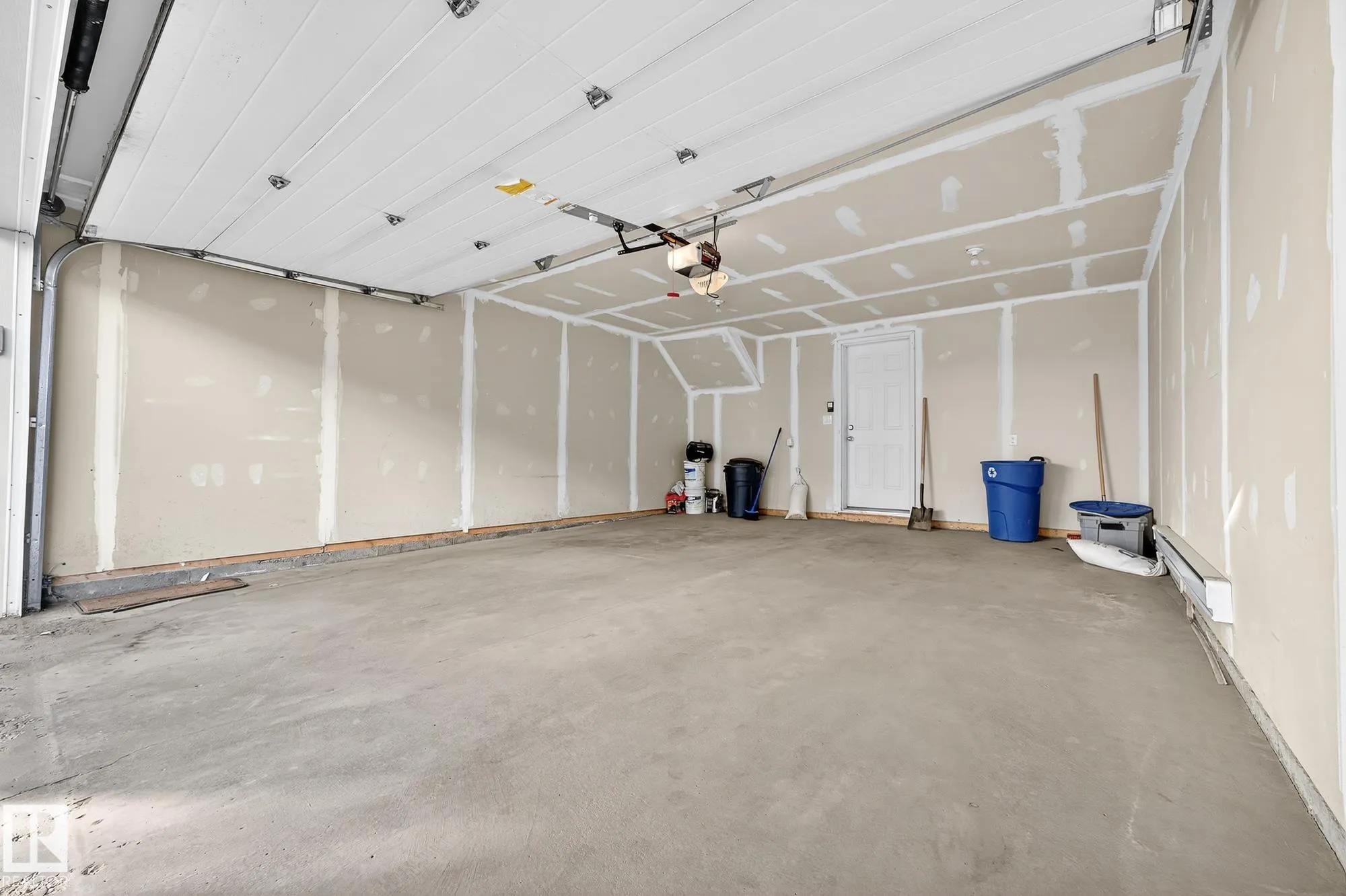 4850 TERWILLEGAR Common