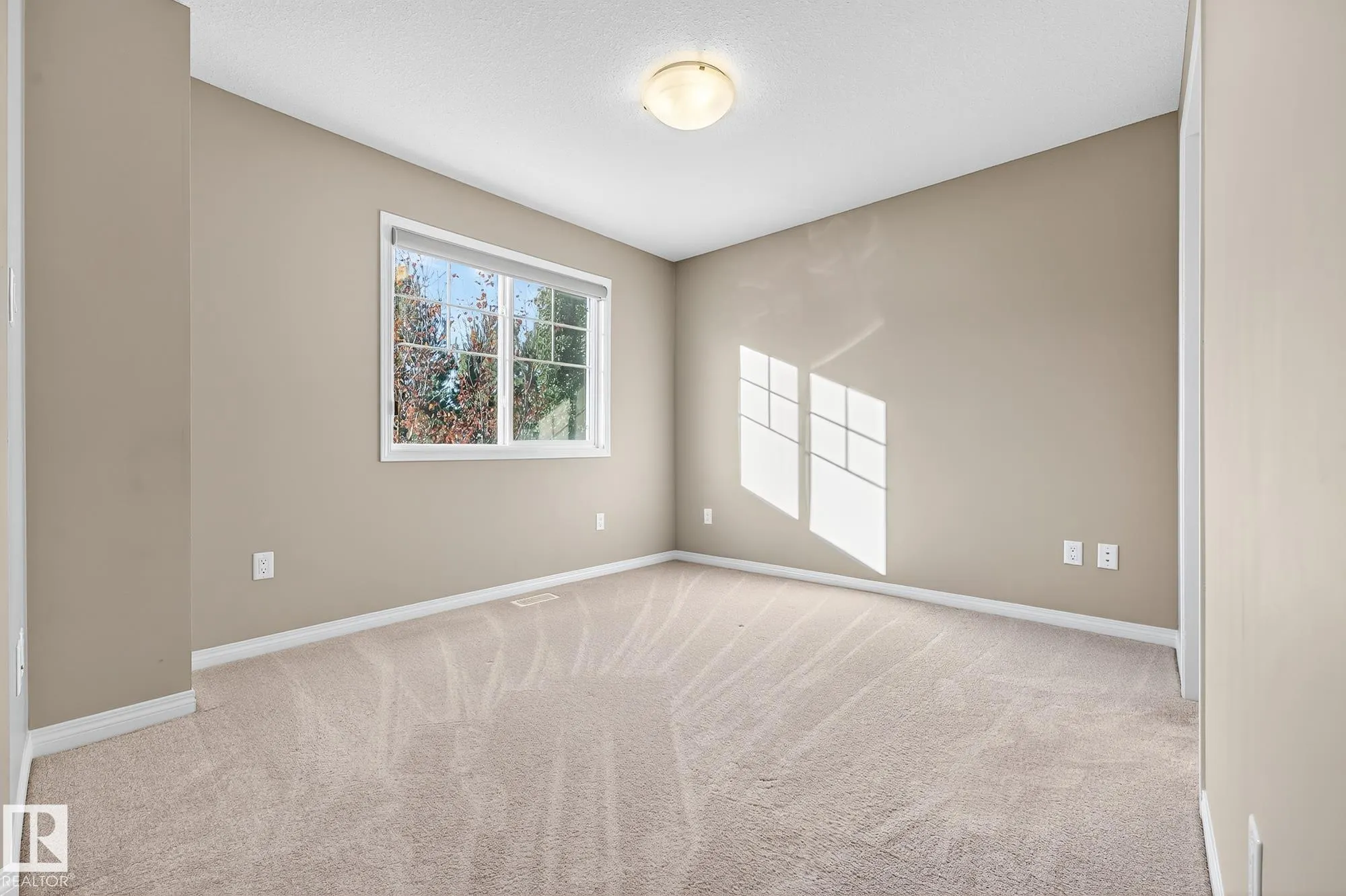 4850 TERWILLEGAR Common