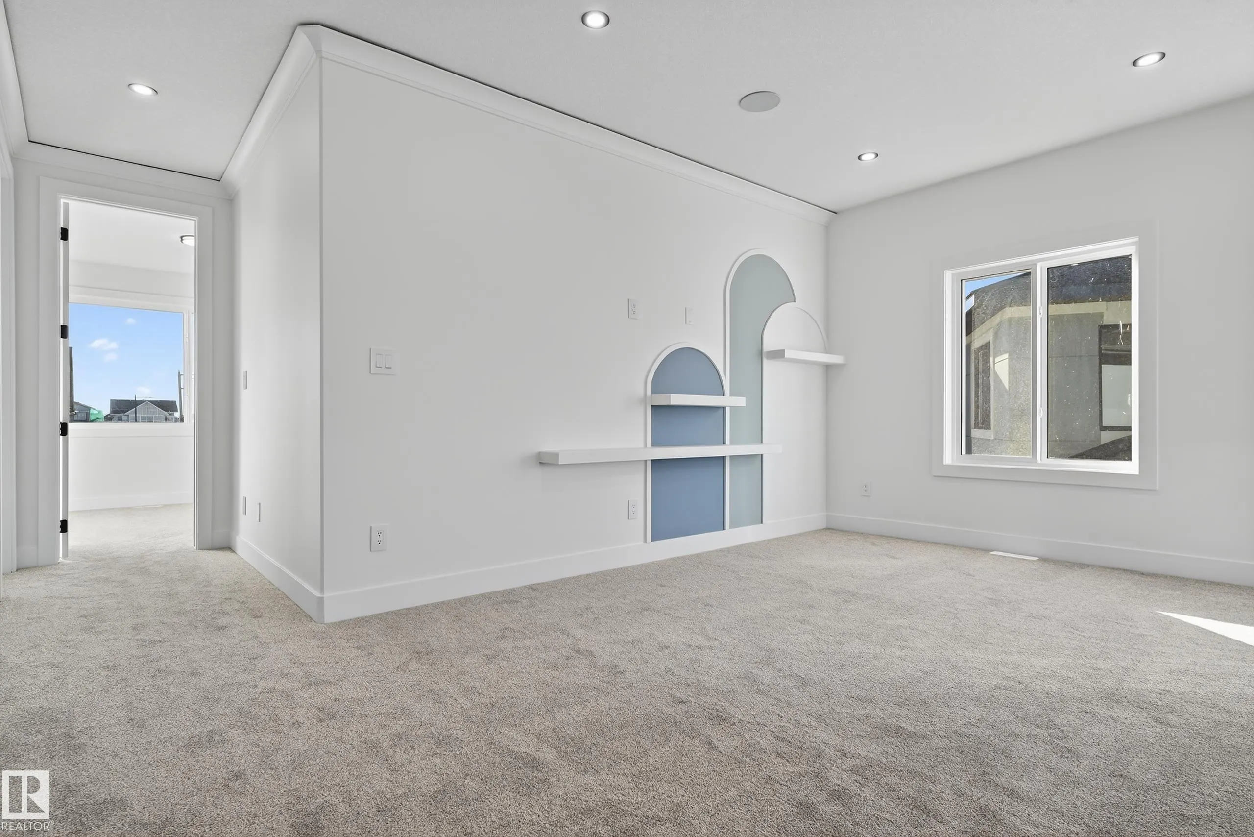 160 EDGEWATER Circle