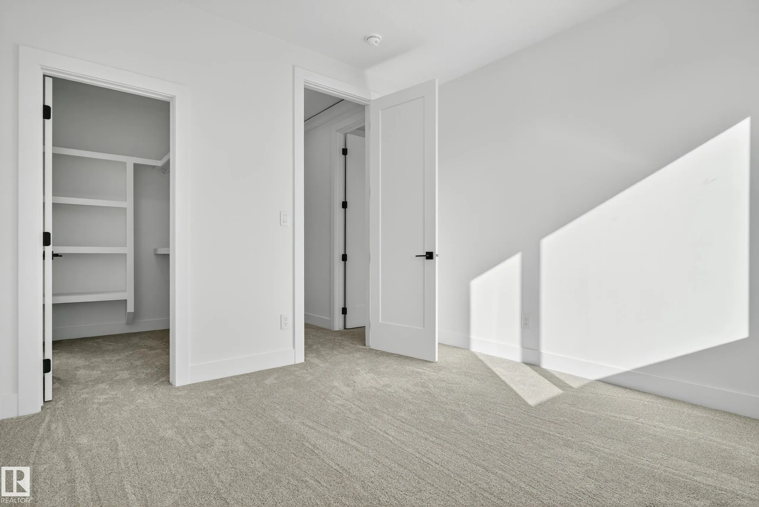 160 EDGEWATER Circle