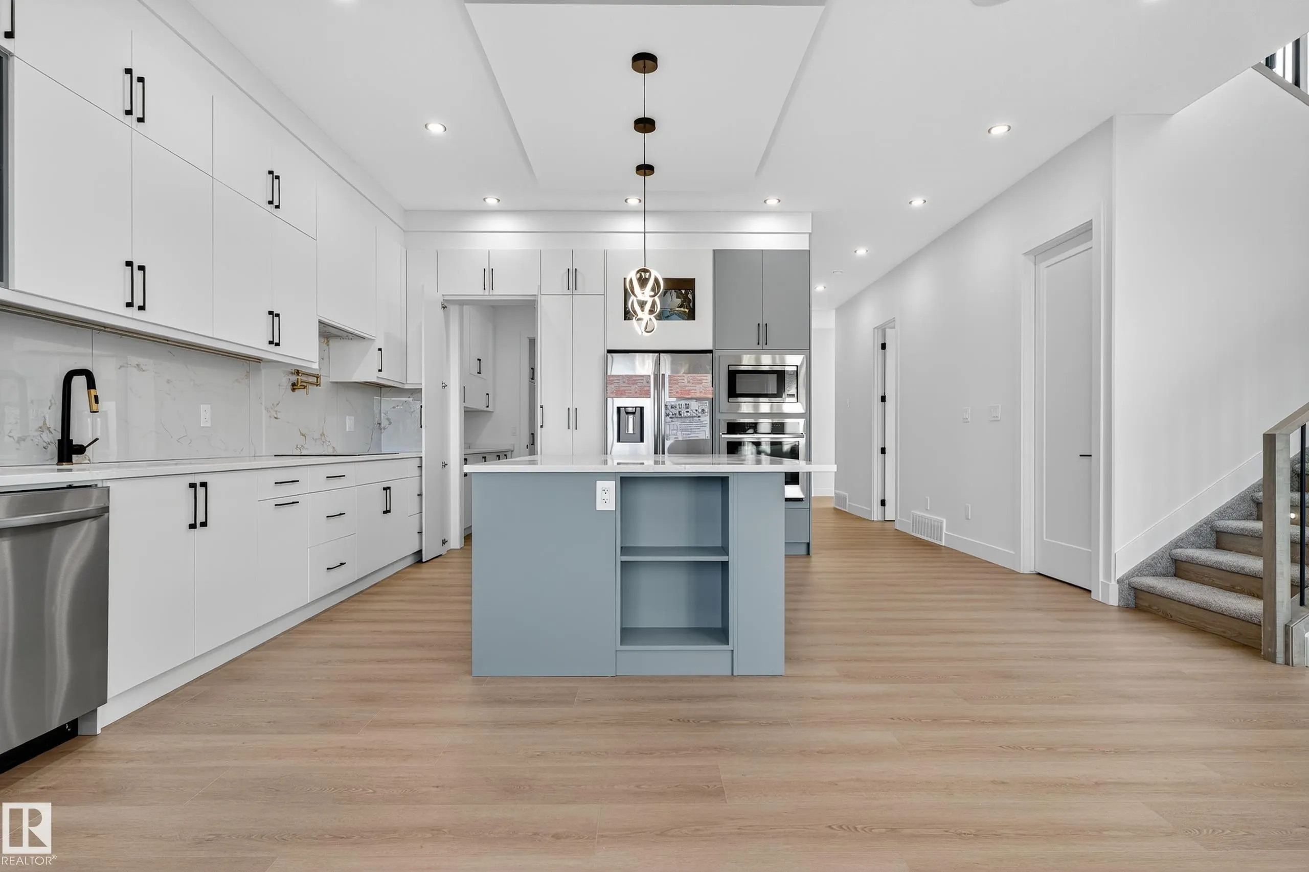 160 EDGEWATER Circle