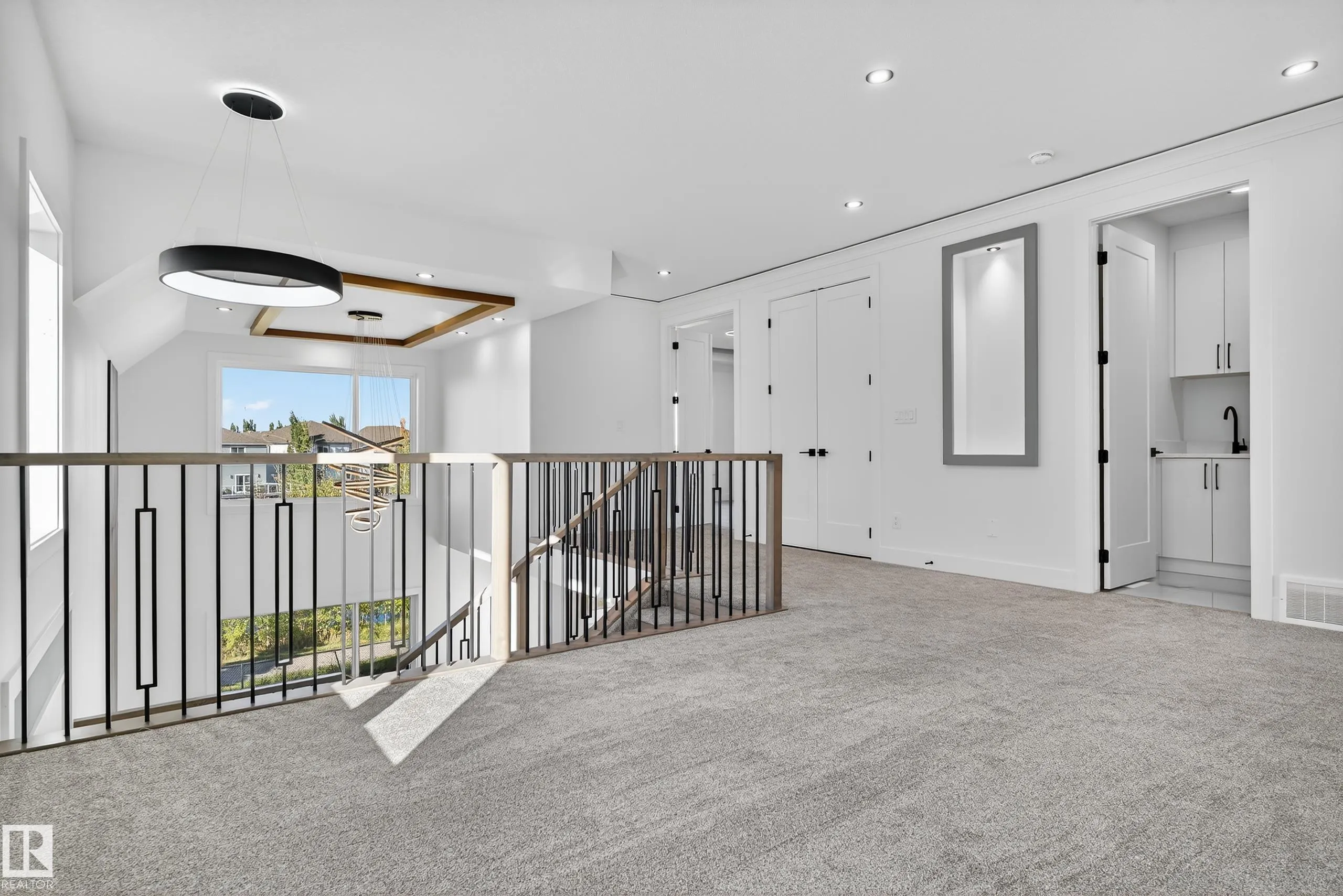 160 EDGEWATER Circle