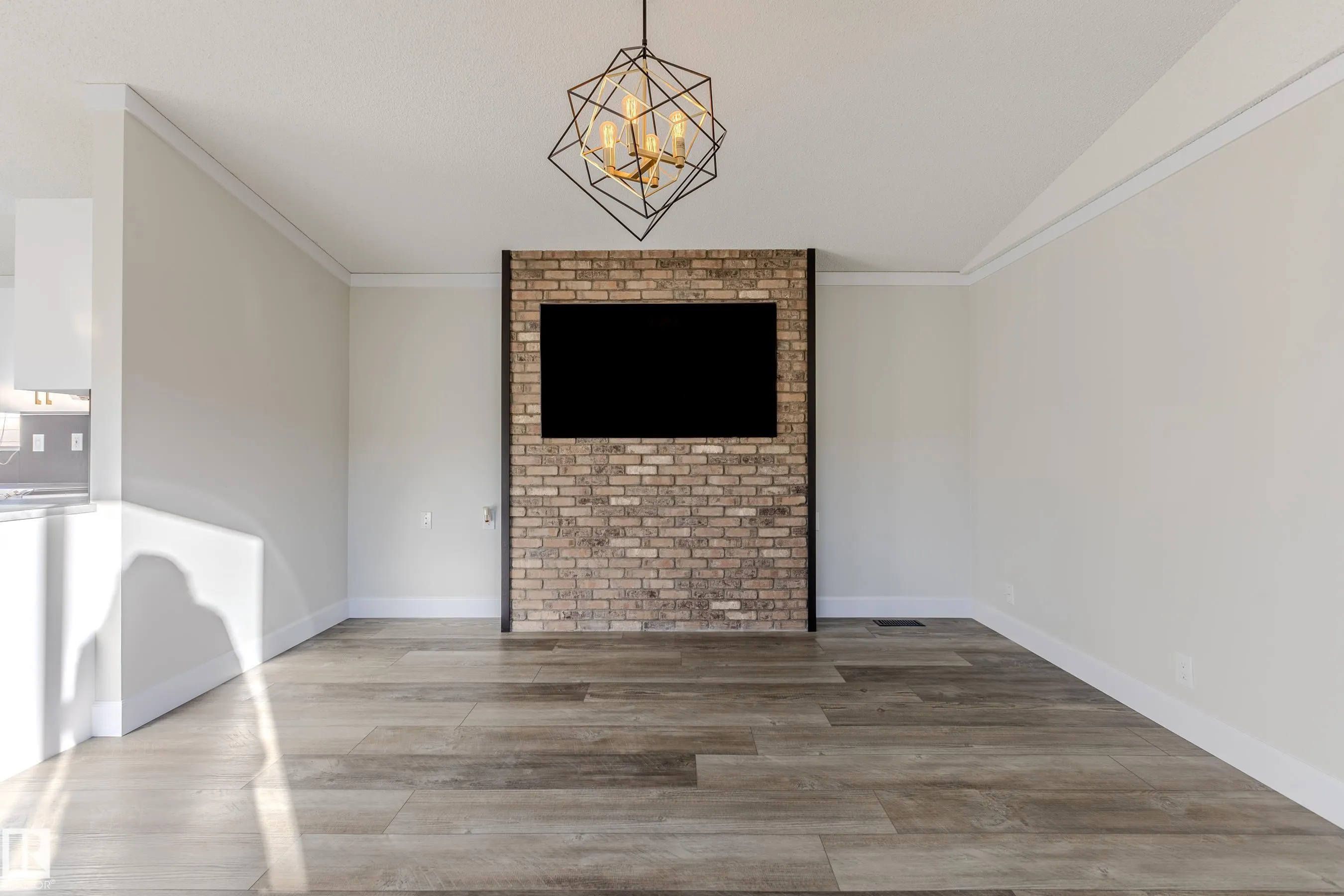 514 Maple Wood Crescent