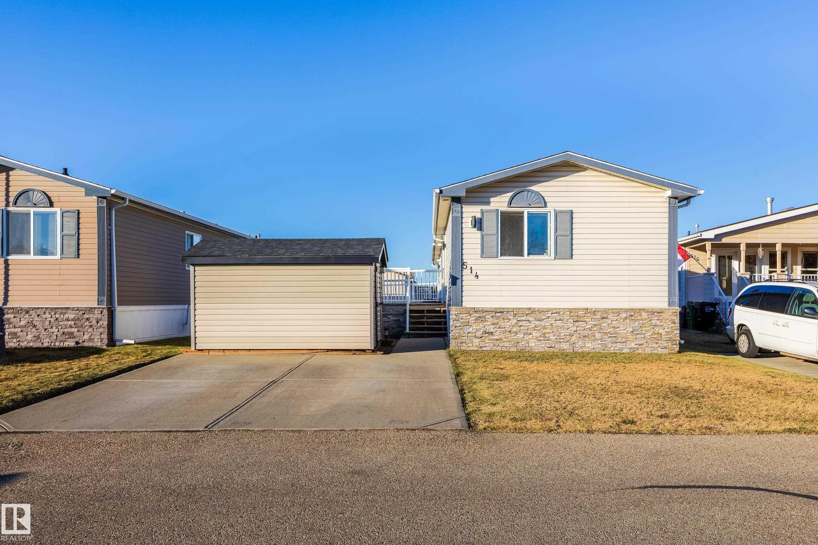 514 Maple Wood Crescent