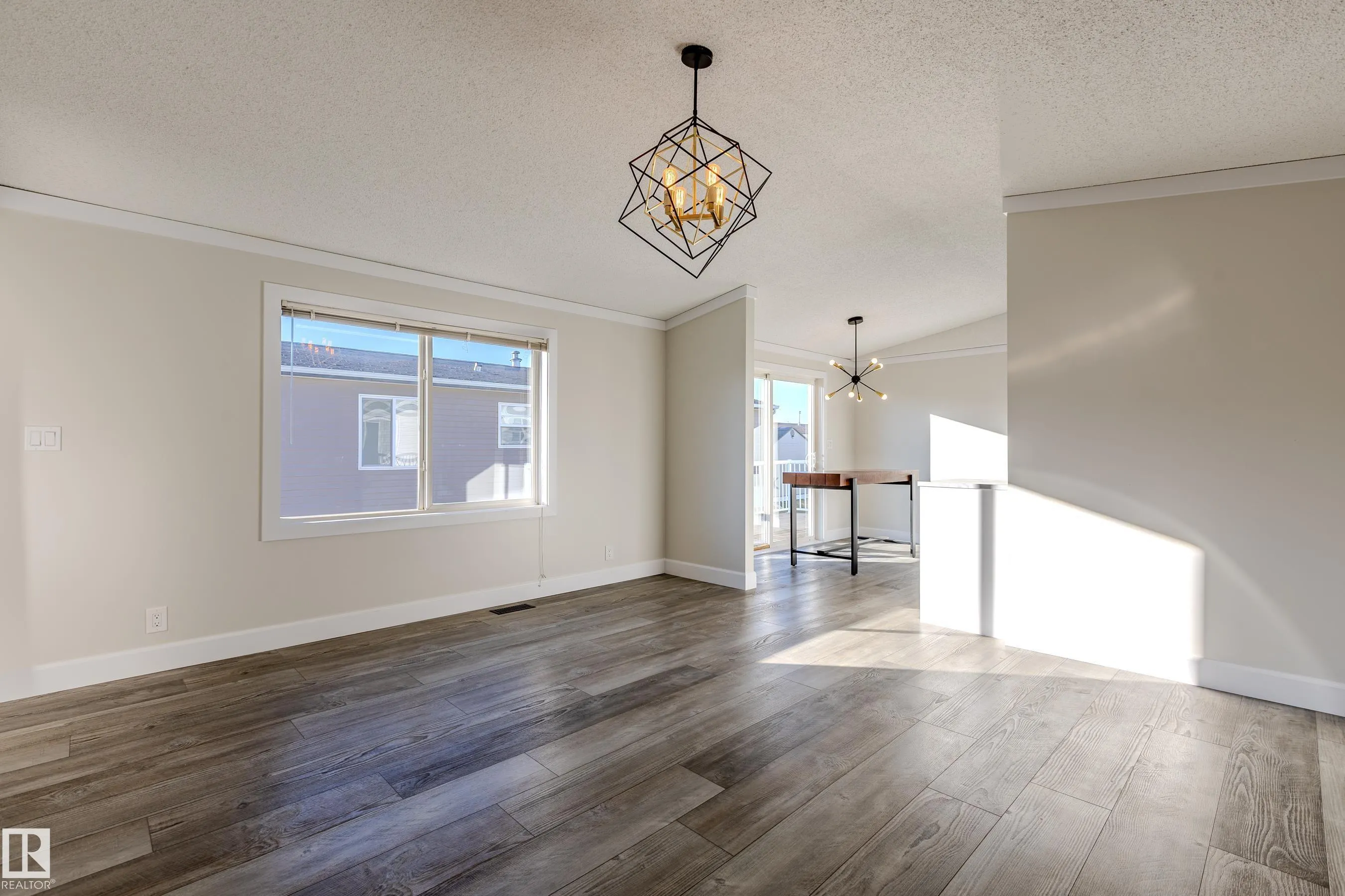 514 Maple Wood Crescent