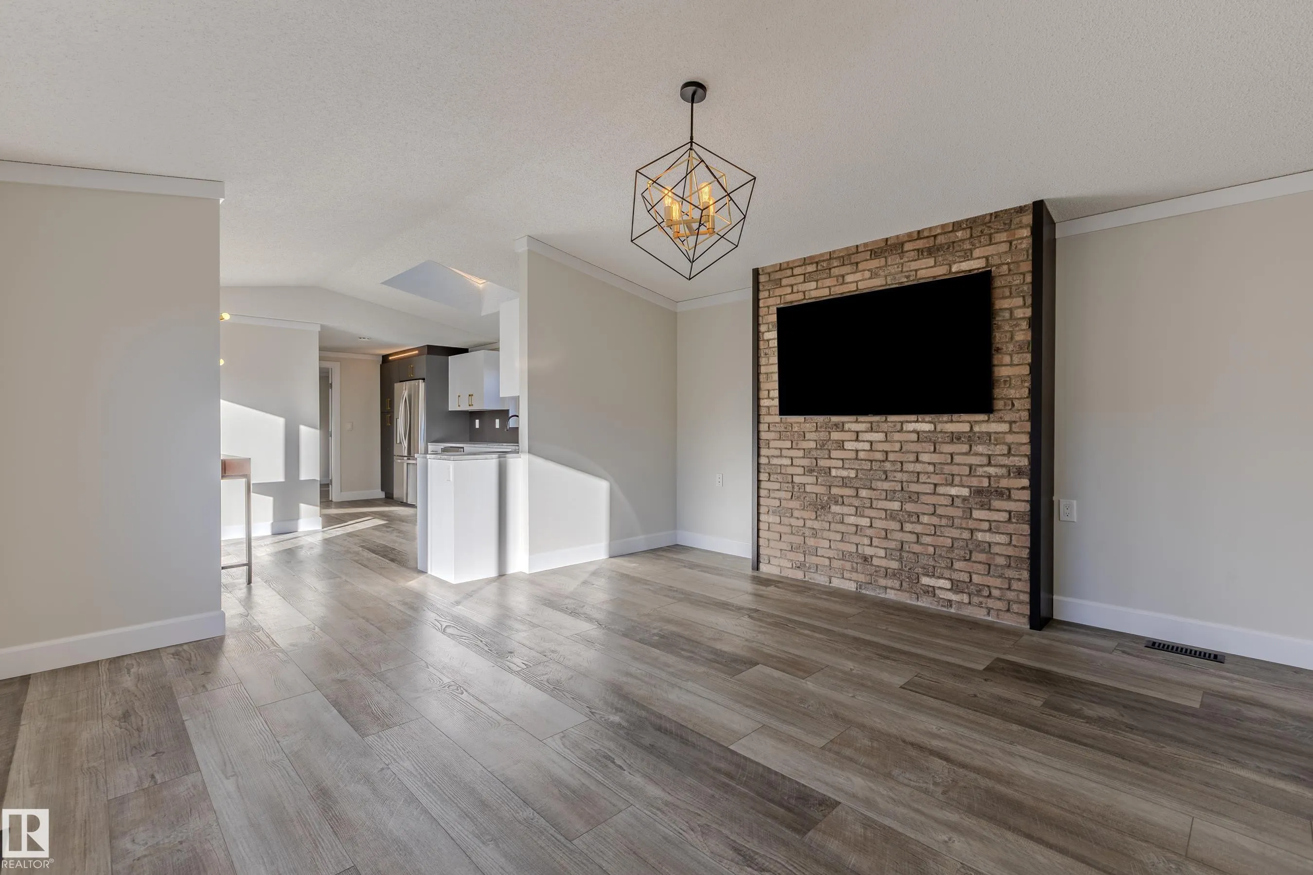 514 Maple Wood Crescent