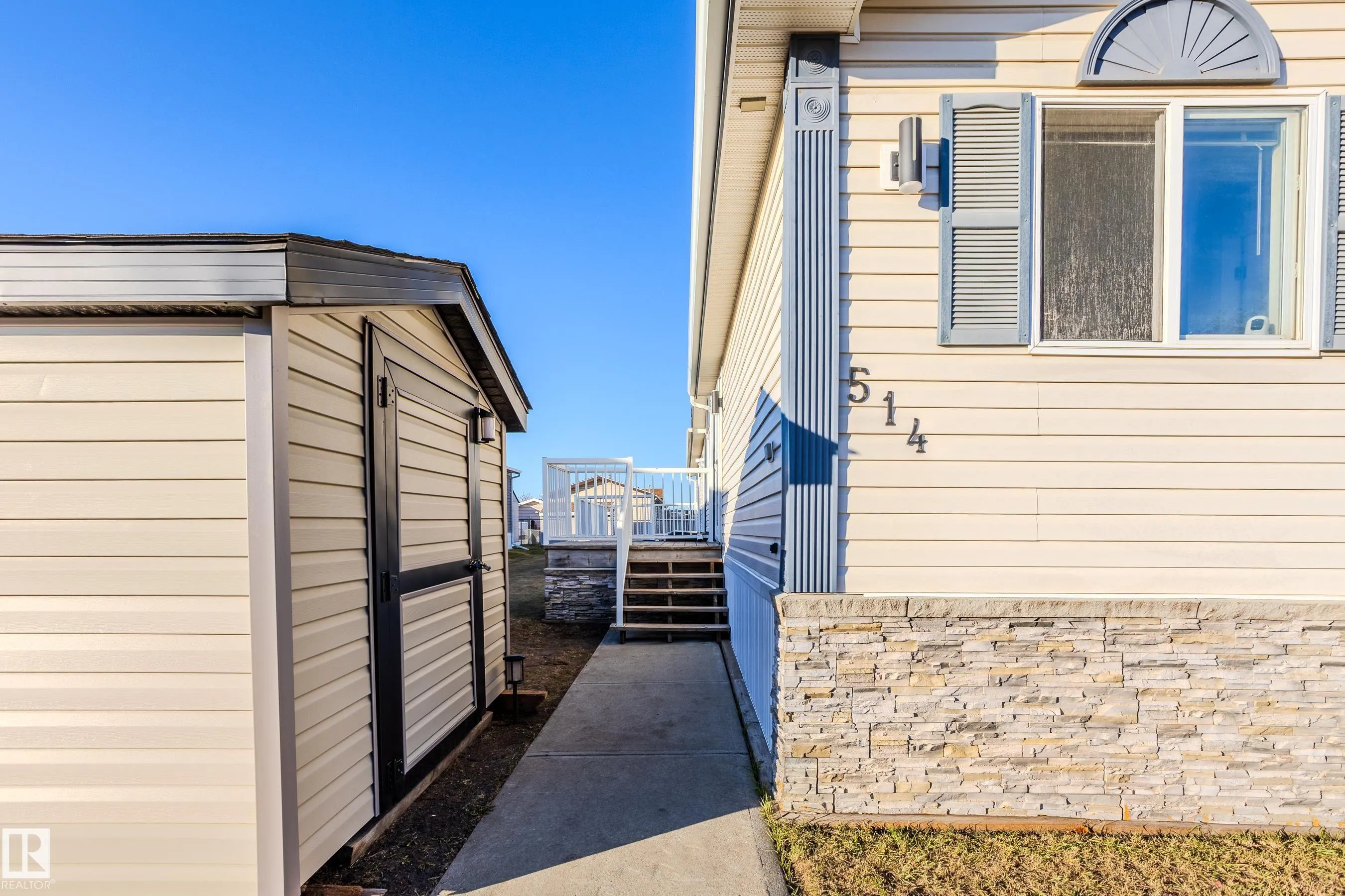 514 Maple Wood Crescent