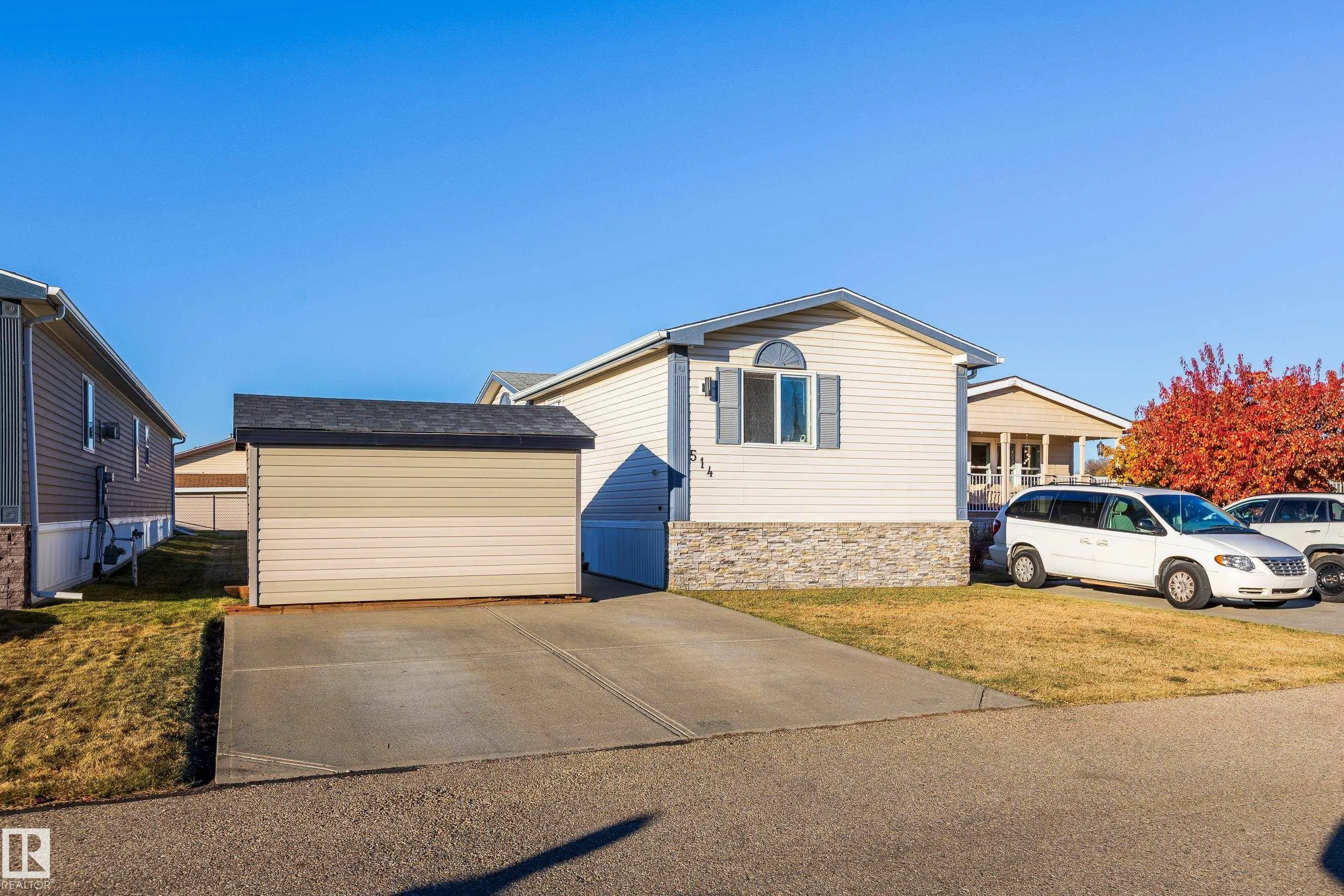 514 Maple Wood Crescent