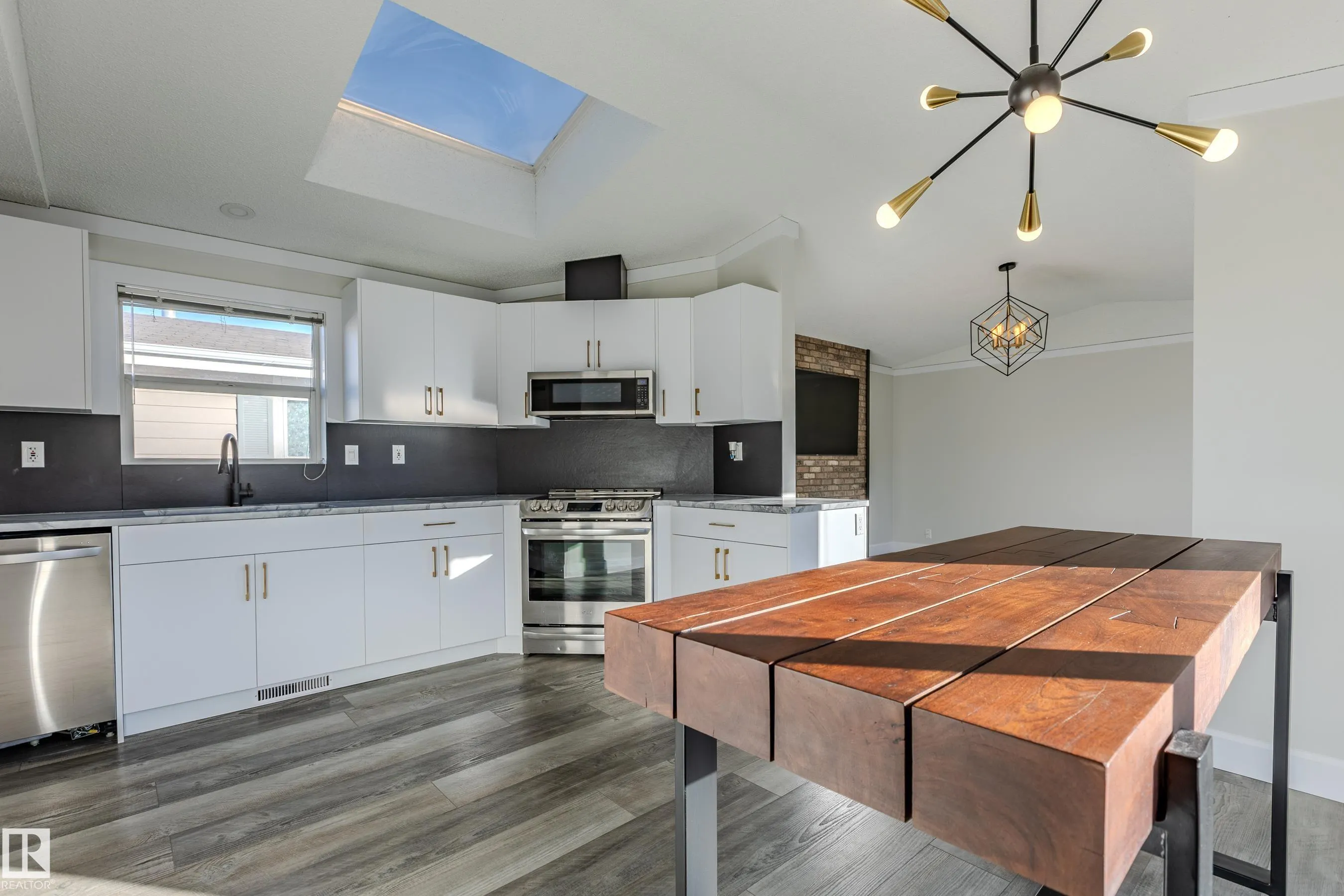 514 Maple Wood Crescent