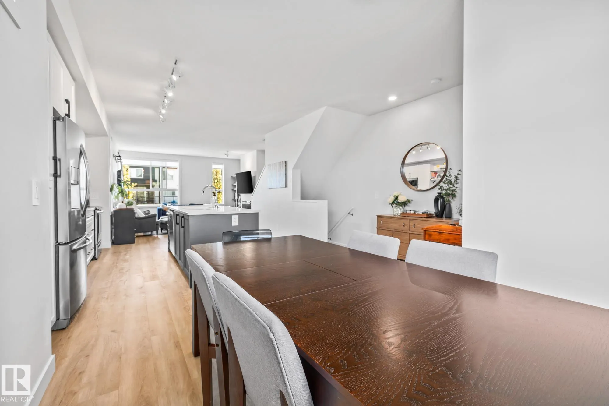 100 JENSEN LAKES Boulevard