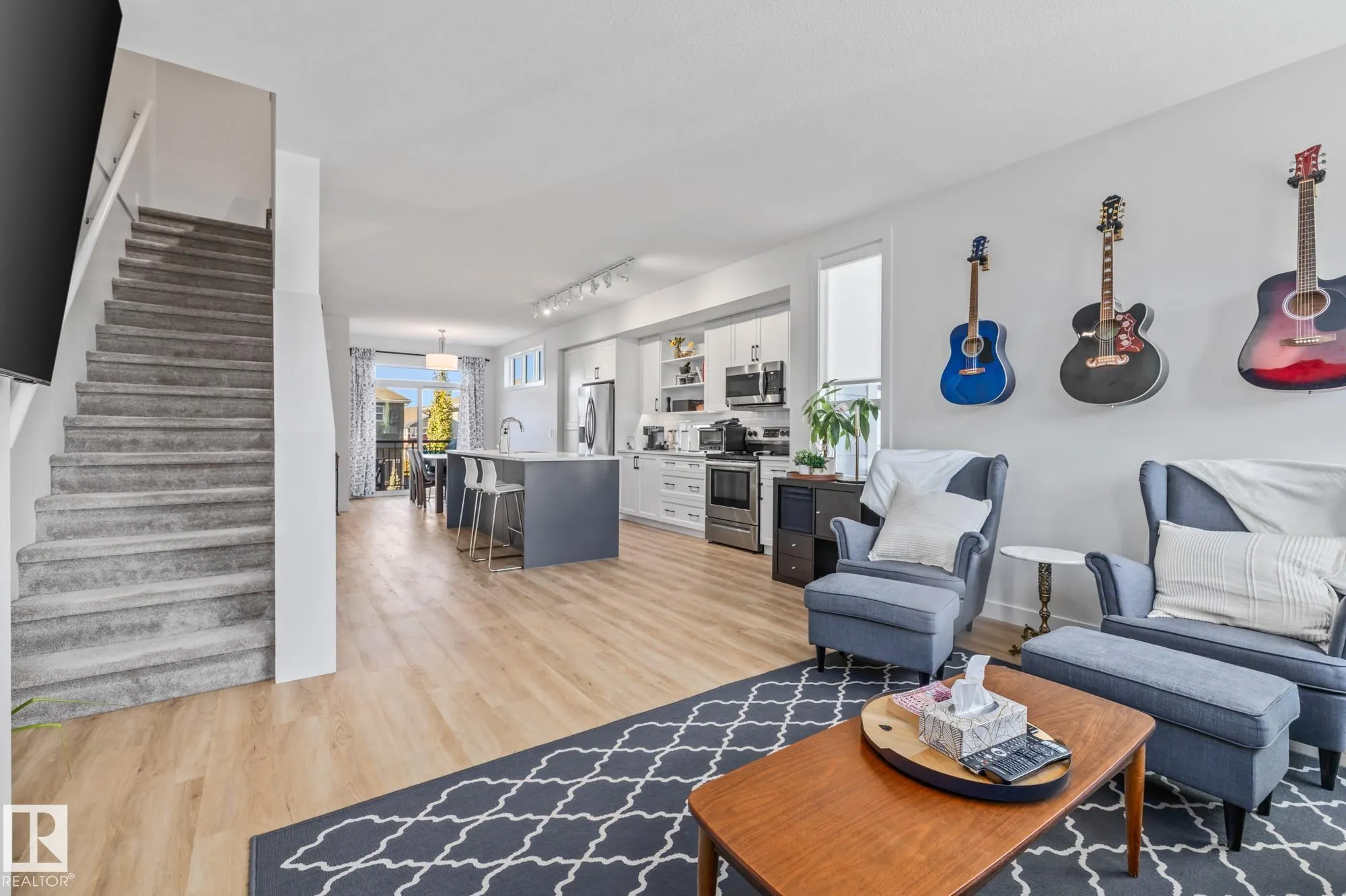 100 JENSEN LAKES Boulevard