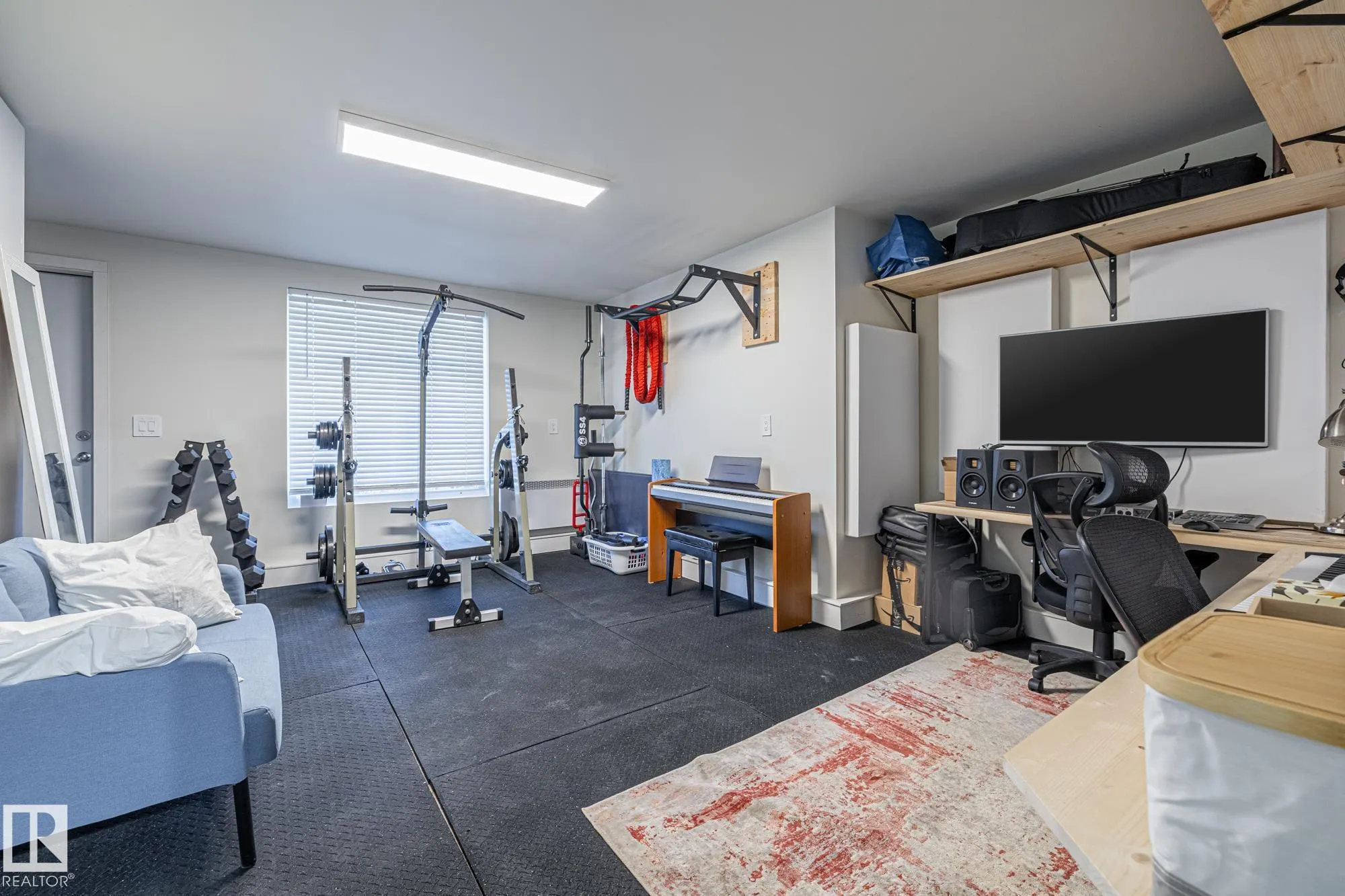 100 JENSEN LAKES Boulevard